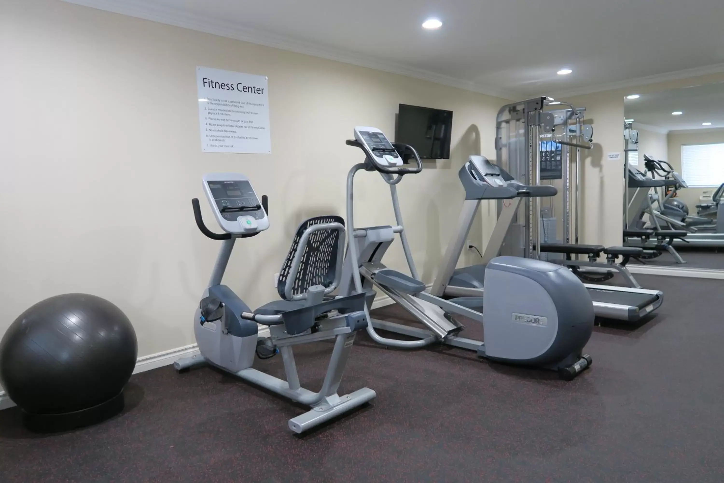 Fitness centre/facilities, Fitness Center/Facilities in Solara Inn and Suites