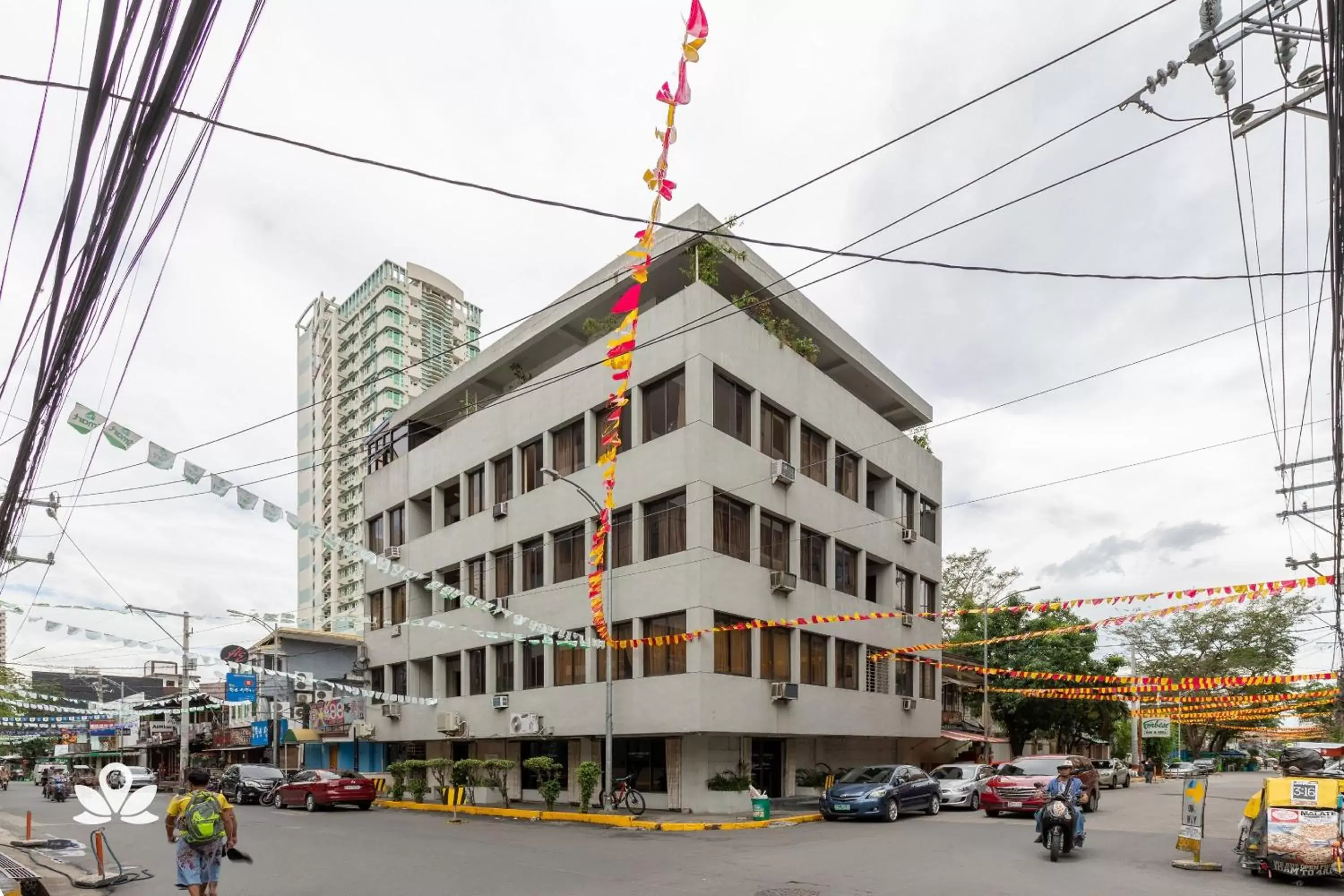 Facade/entrance in Victoria Mansions Facade/entrance in Victoria Mansions