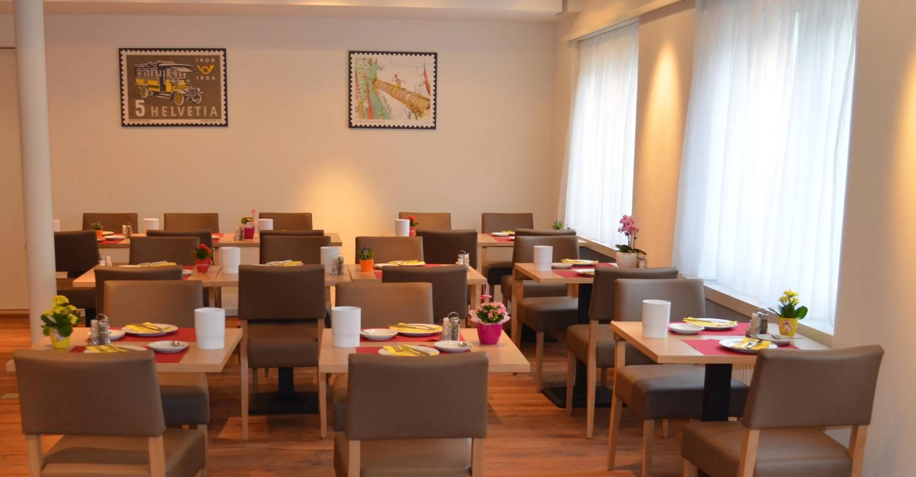 Restaurant/places to eat in Central Hotel Post