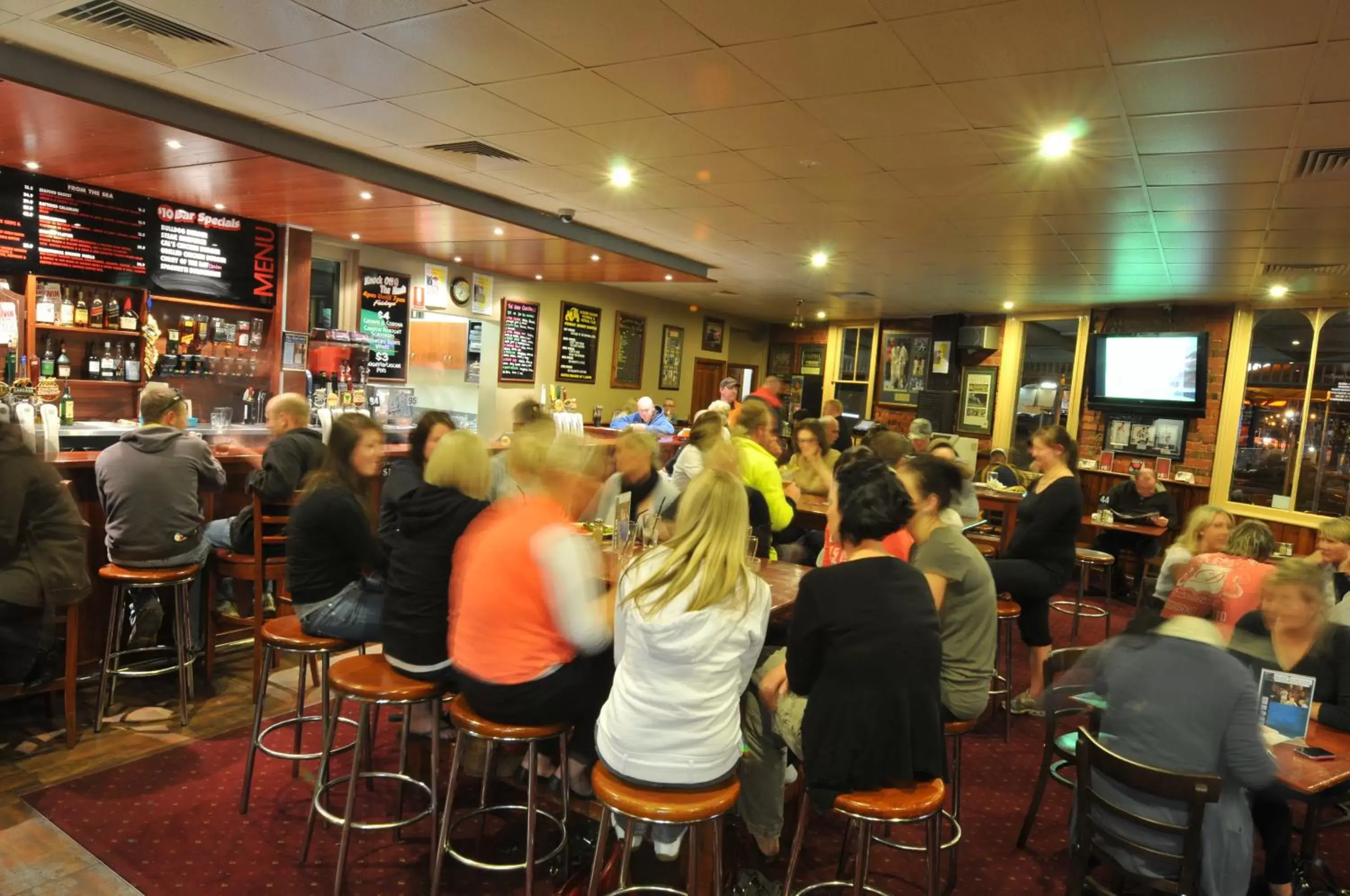 Lounge or bar, Restaurant/Places to Eat in National Hotel Complex Bendigo