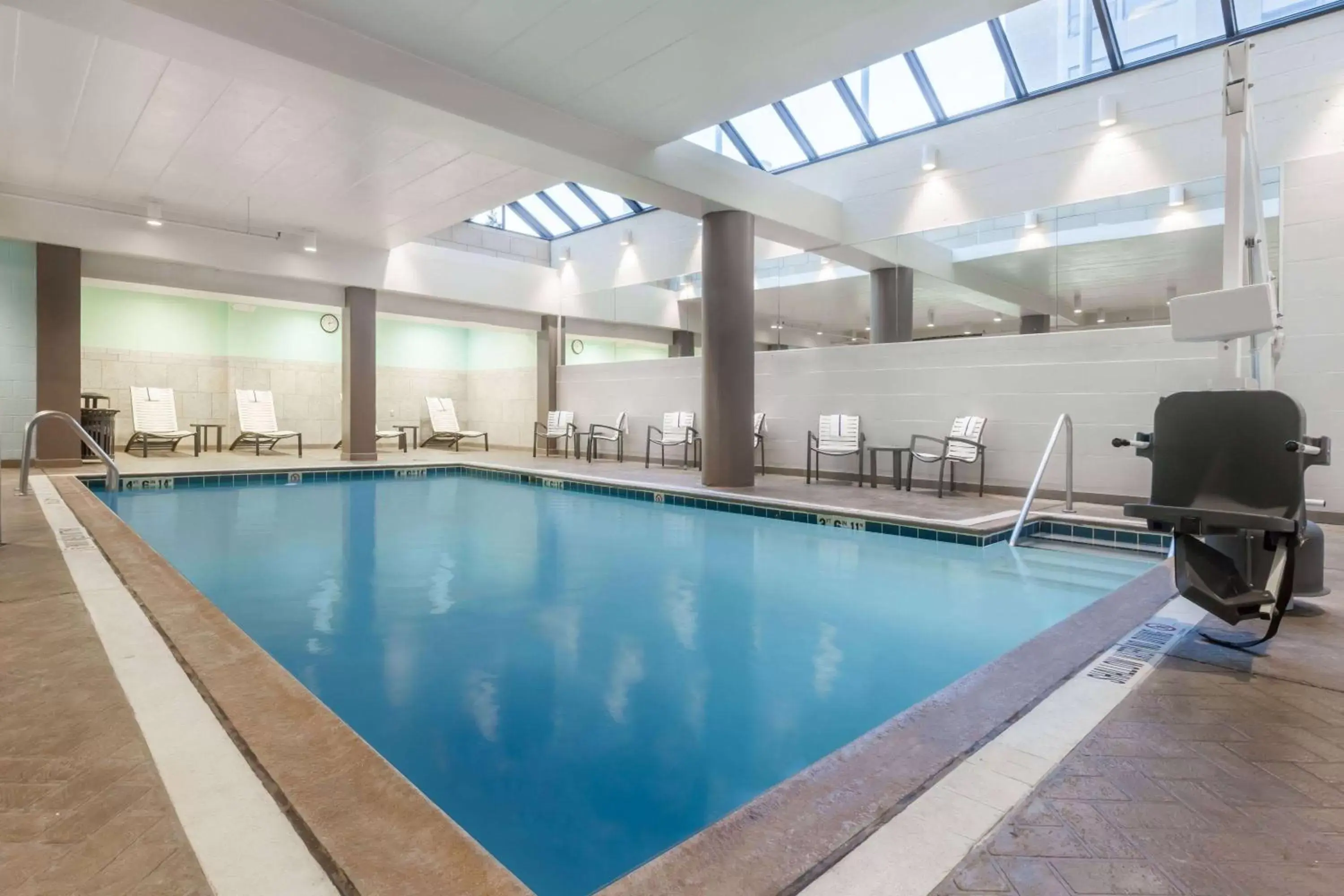 Pool view, Swimming Pool in Wyndham Pittsburgh University Center