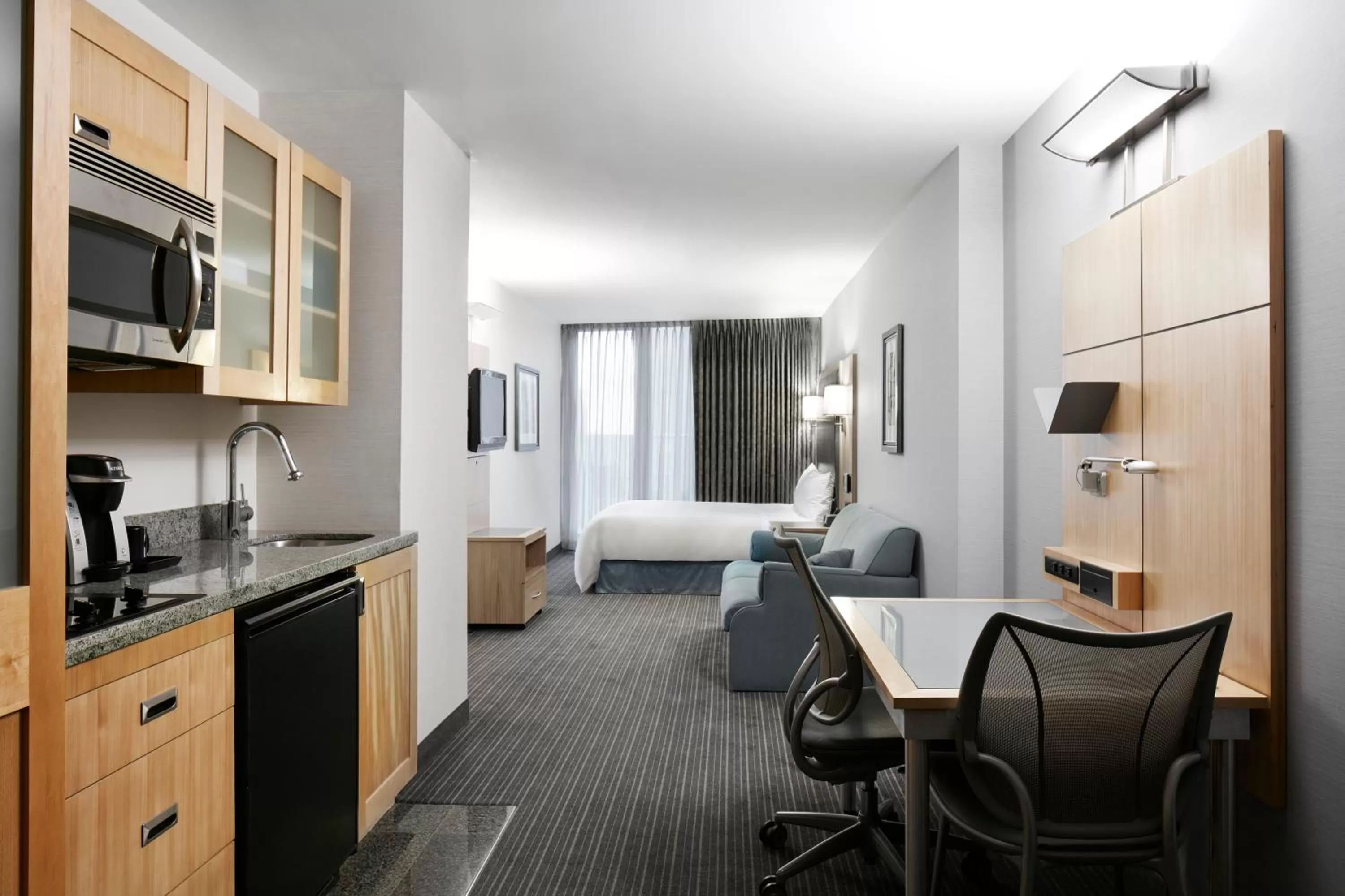 Bedroom, Bed in Club Quarters Hotel World Trade Center, New York