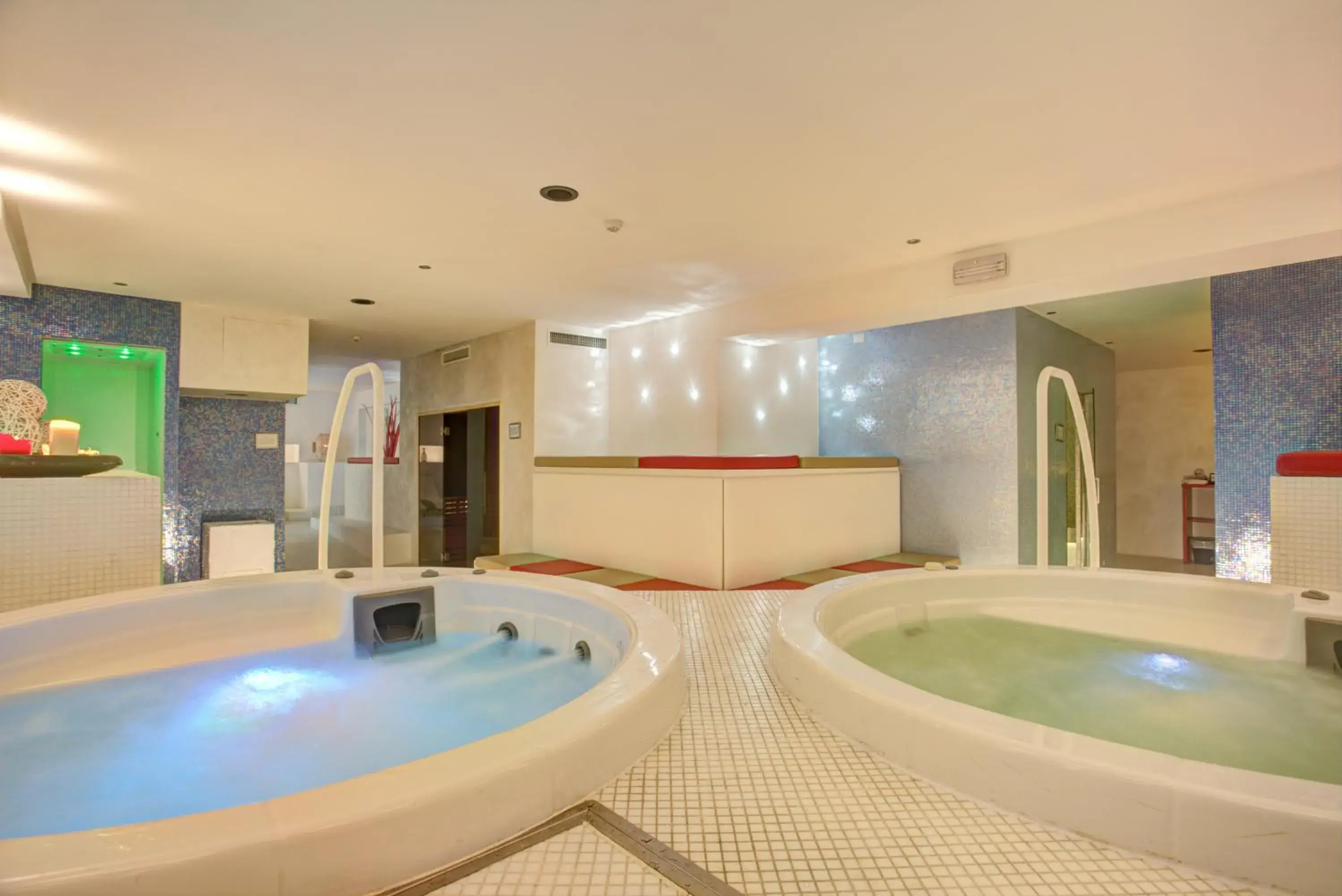 Spa and wellness centre/facilities, Bathroom in Hotel Lalla & Villa Orly Beauty & Relax
