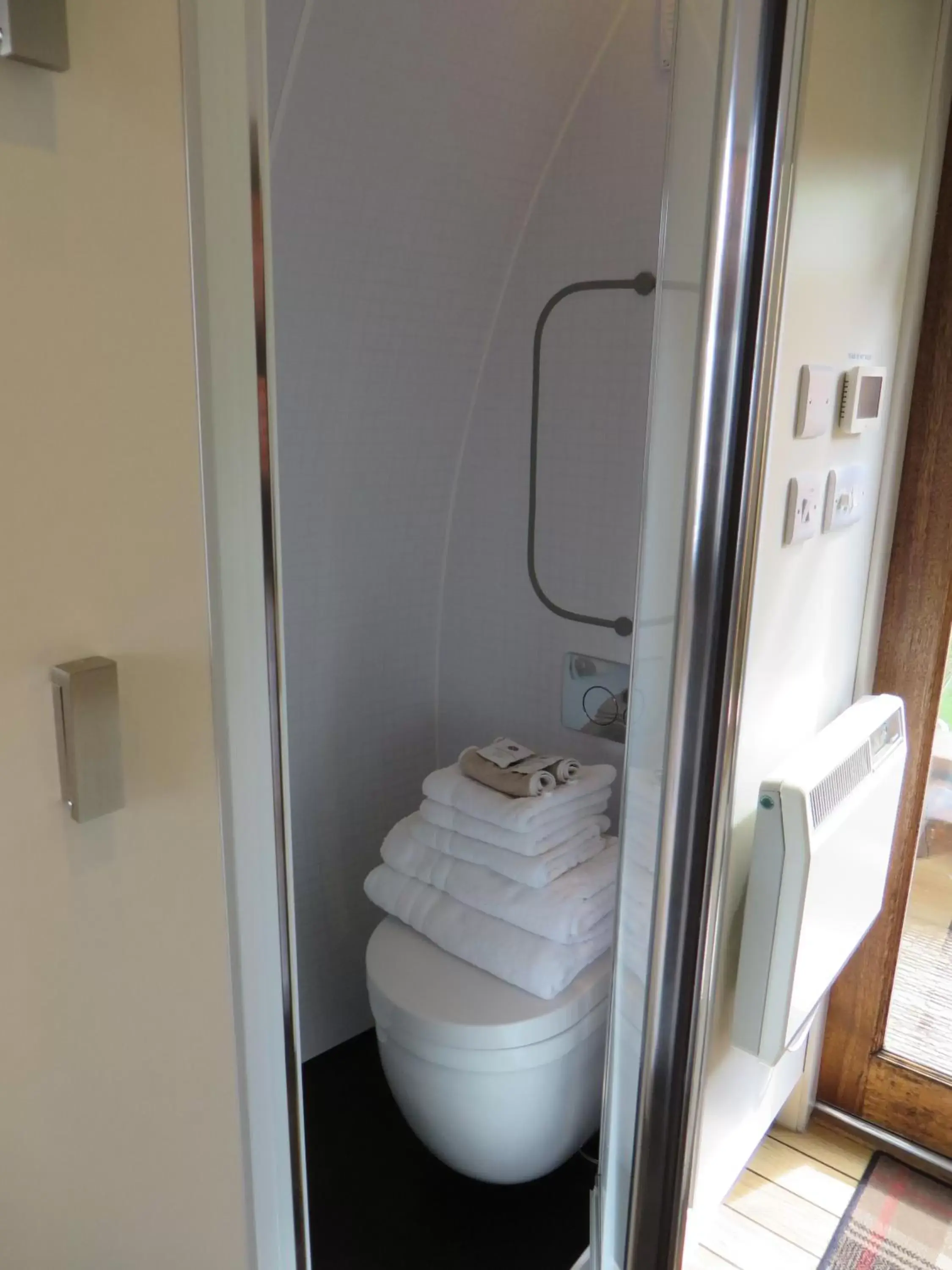 Shower, Bathroom in Eriskay B&B and Aviemore Glamping