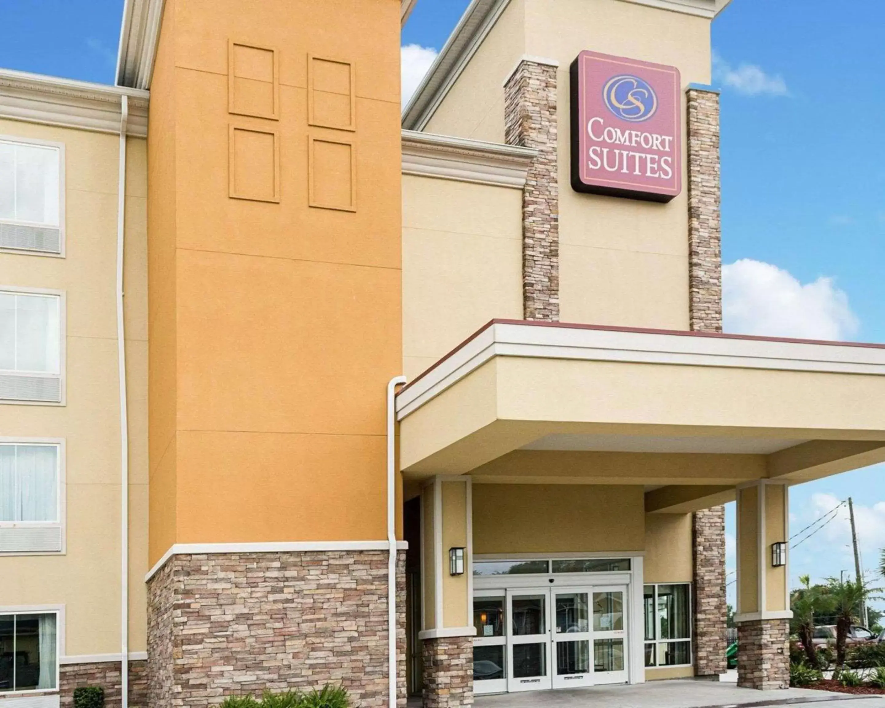 Property building in Comfort Suites Harvey - New Orleans West Property building in Comfort Suites Harvey - New Orleans West
