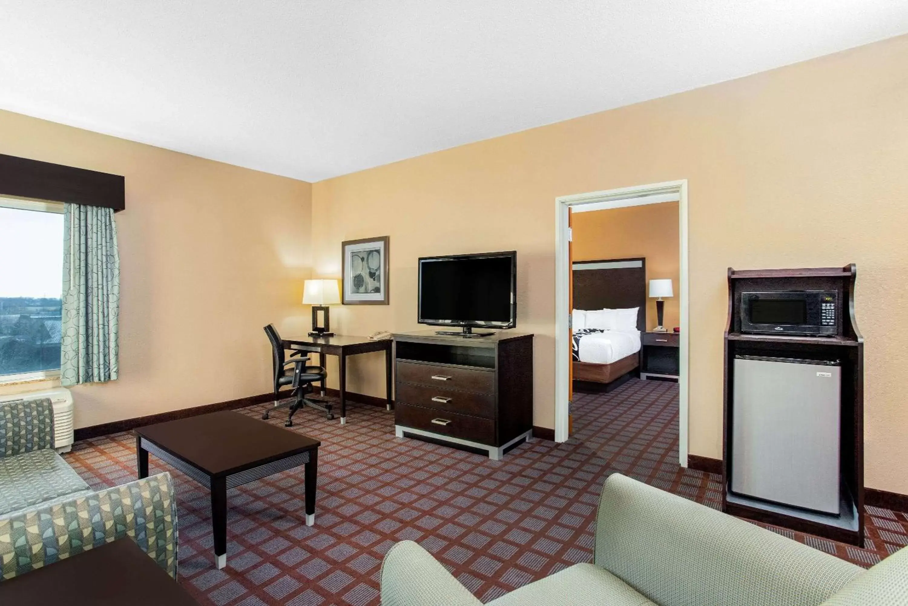 Photo of the whole room, TV/Entertainment Center in La Quinta by Wyndham Indianapolis Airport West