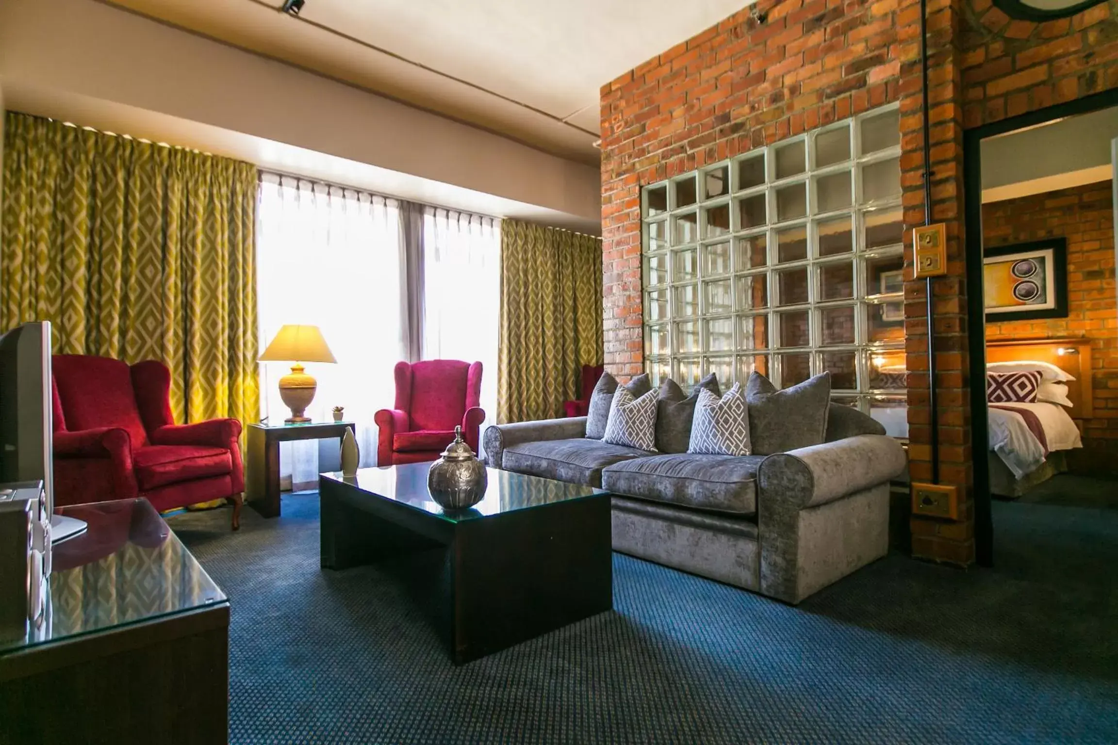 Living room, Seating Area in Cape Town Lodge Hotel