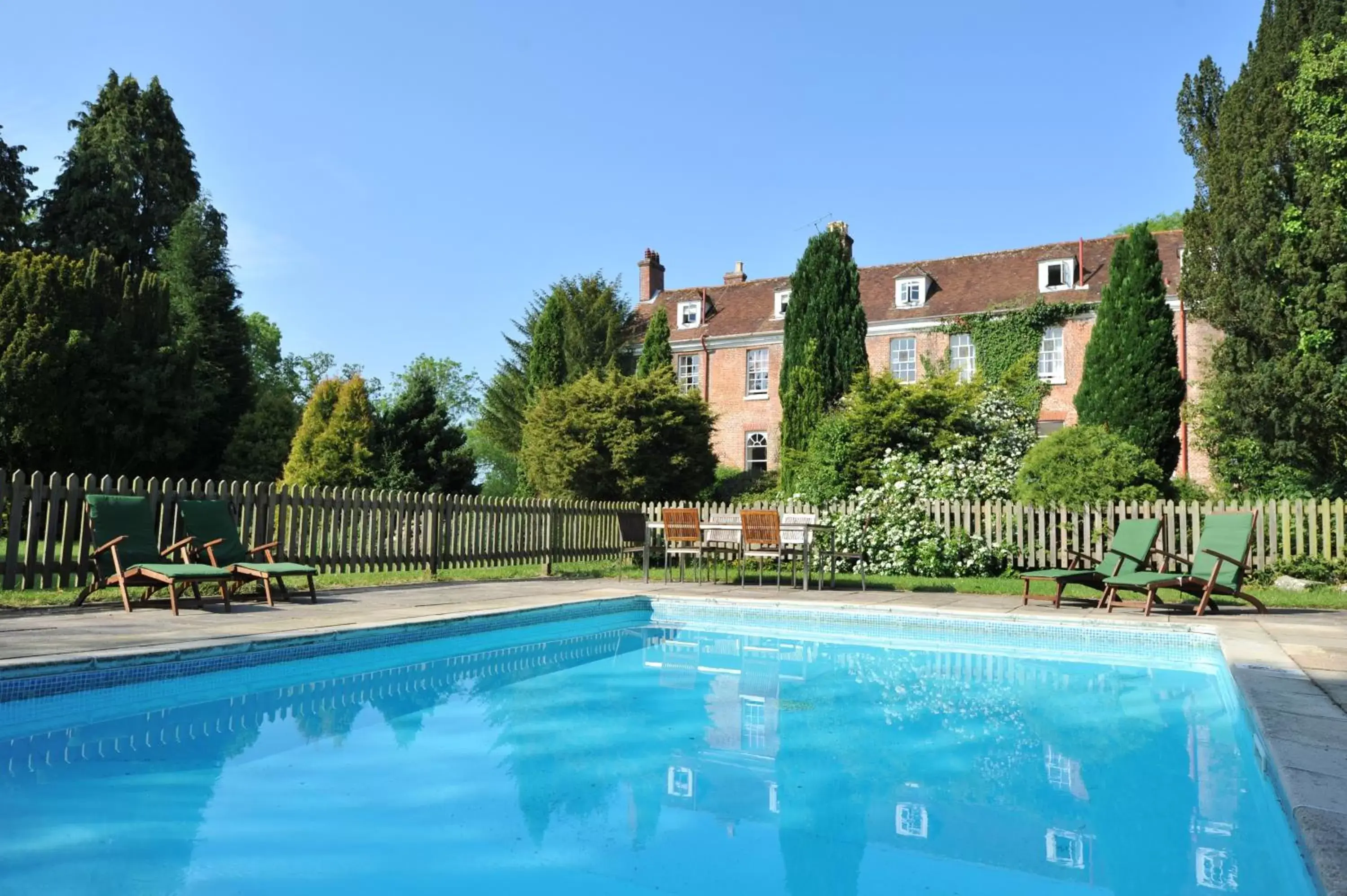 Property building, Swimming Pool in New Park Manor Hotel - A Luxury Family Hotel