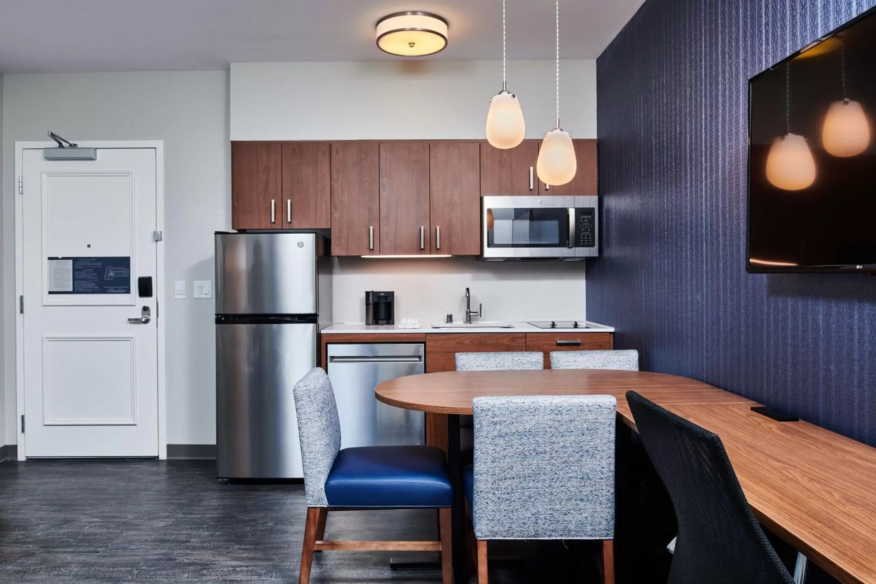 Bedroom, Kitchen/Kitchenette in Residence Inn By Marriott Berkeley