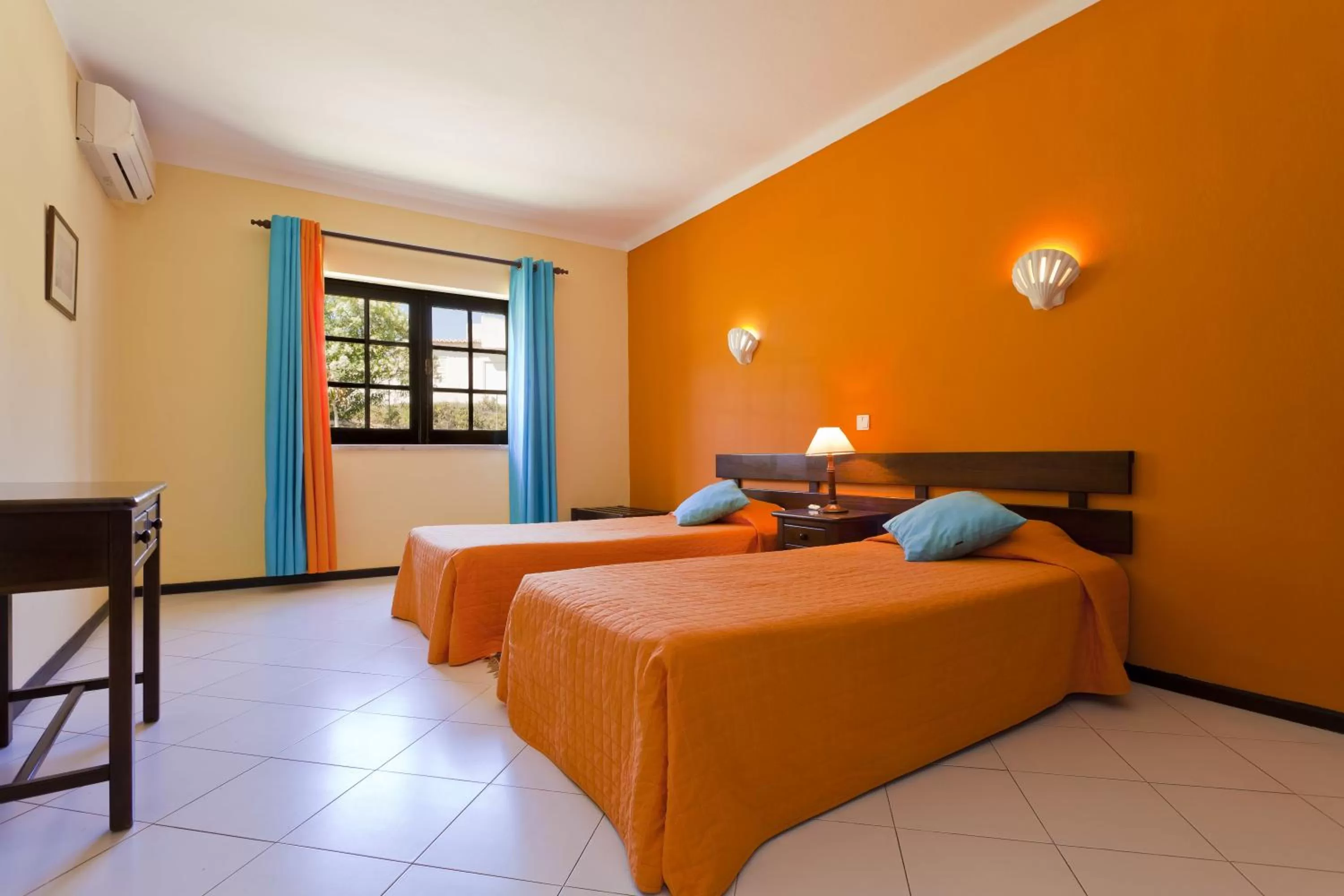 Bedroom, Bed in Colina Village