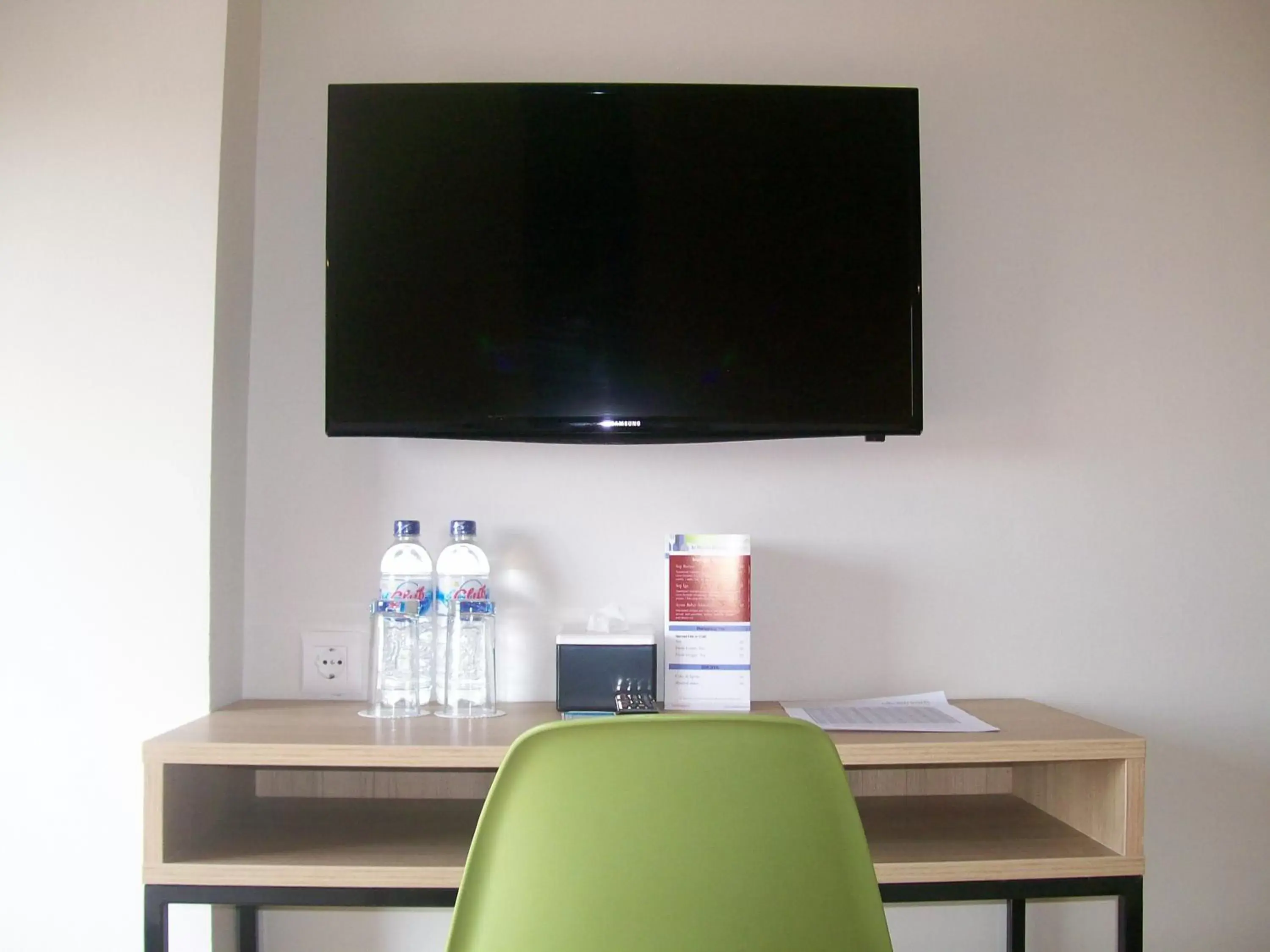 TV and multimedia, TV/Entertainment Center in Hotel Citradream Semarang