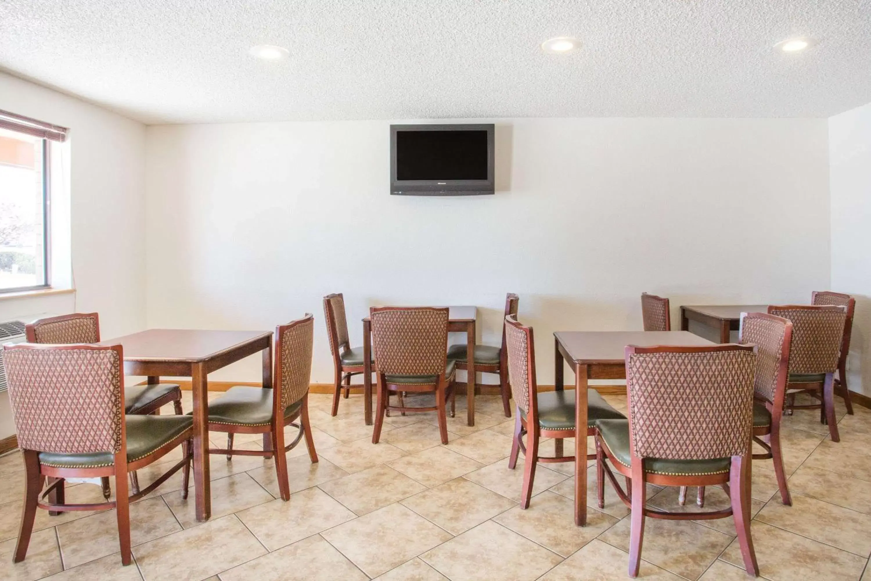 Restaurant/places to eat in Super 8 by Wyndham Kingman Restaurant/places to eat in Super 8 by Wyndham Kingman