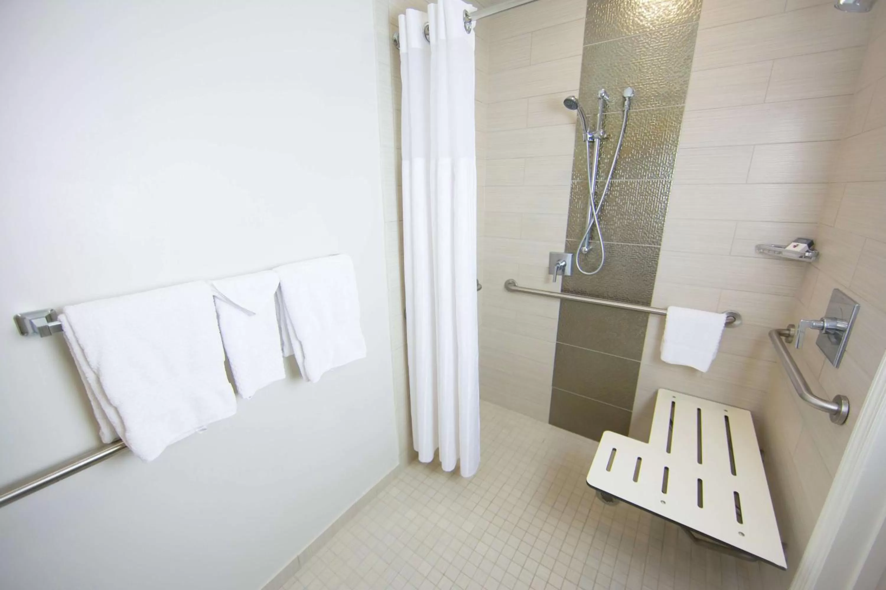 Bathroom in DoubleTree by Hilton Historic Savannah