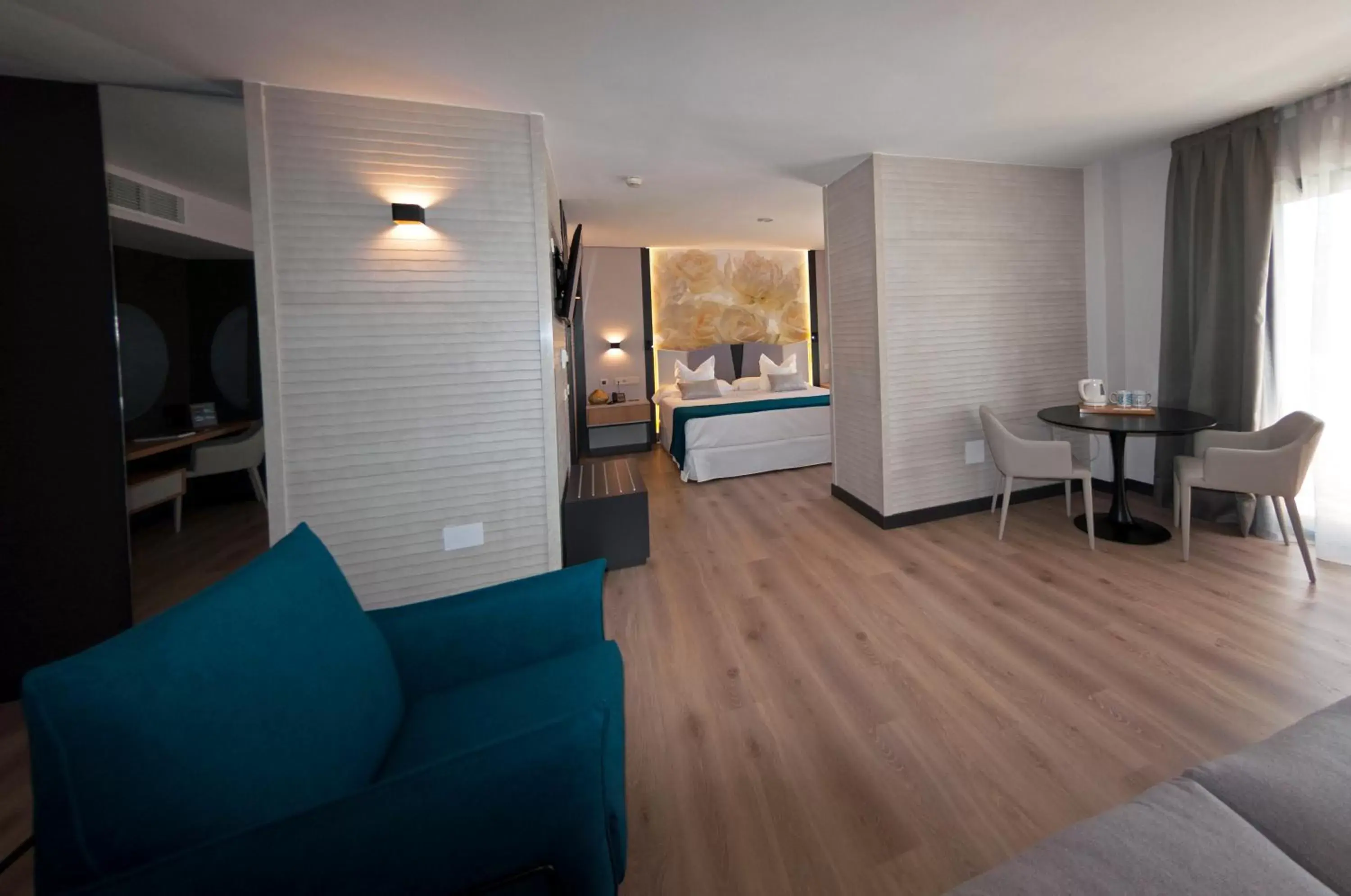 Photo of the whole room, Seating Area in Hotel La Laguna Spa & Golf