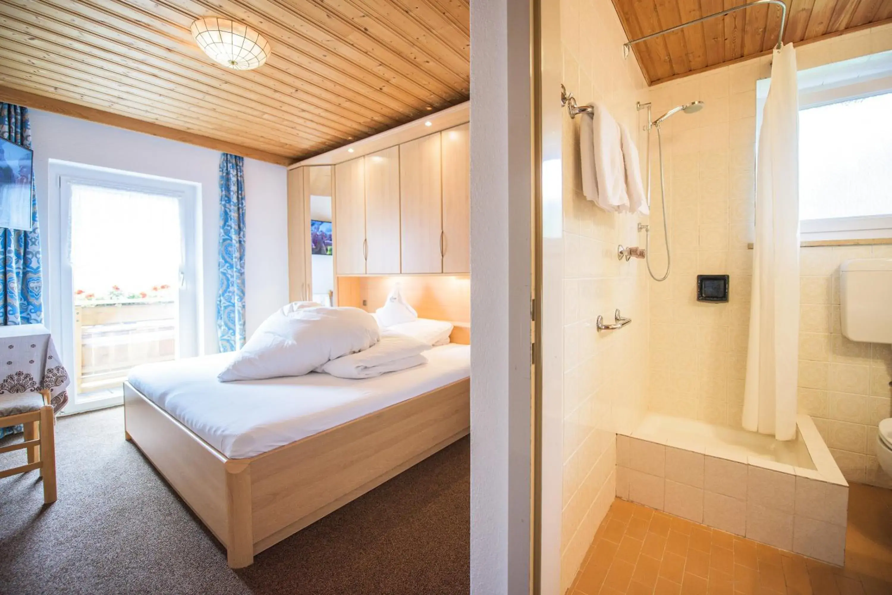 Bathroom, Bed in Alpin Garni die kleine Post