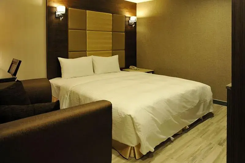 Bed in Maple Hotel Second Branch