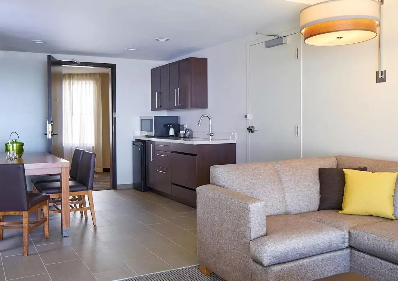 Kitchen or kitchenette, Seating Area in Hyatt Place Ocean City Oceanfront