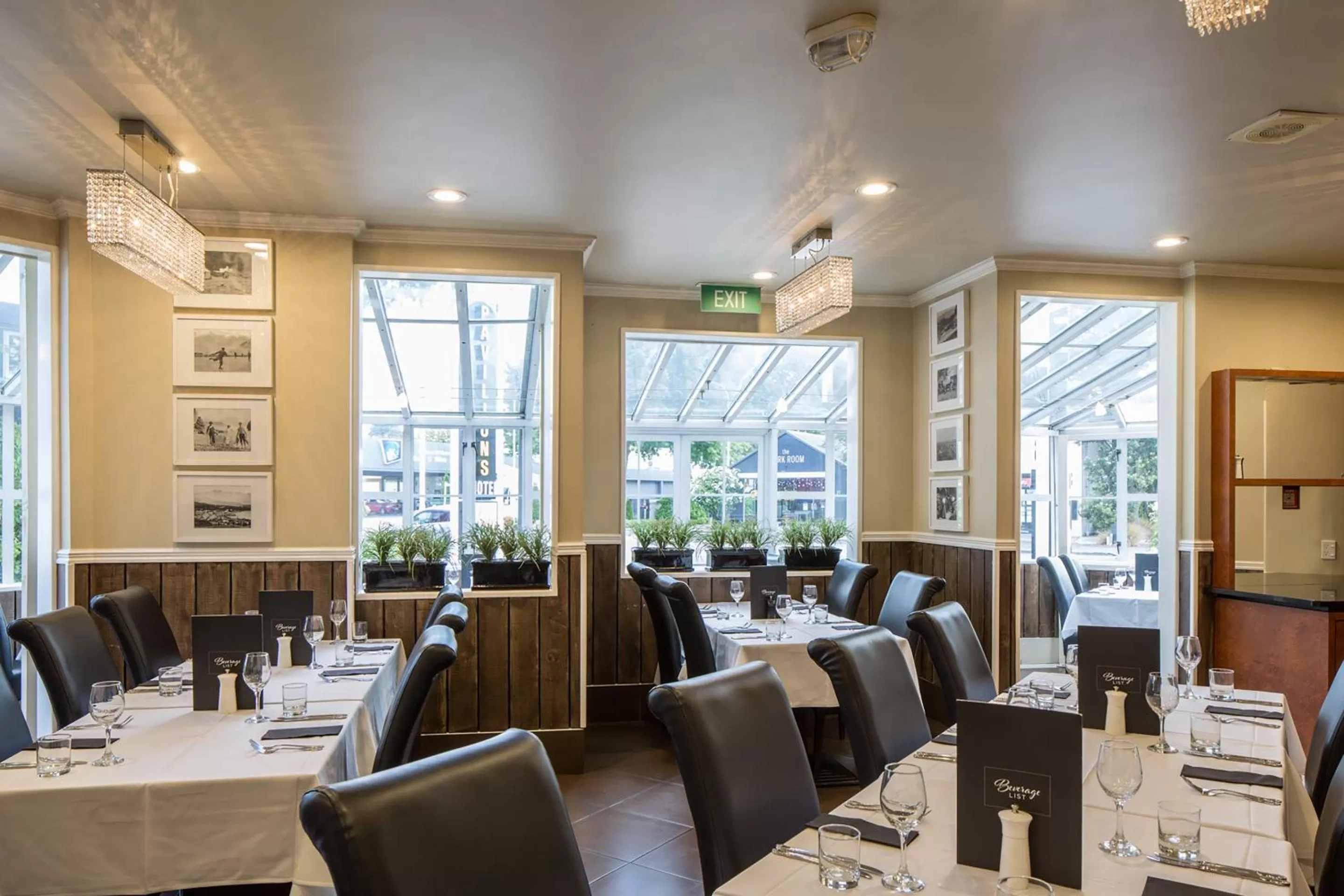 Restaurant/places to eat in Pavilions Hotel