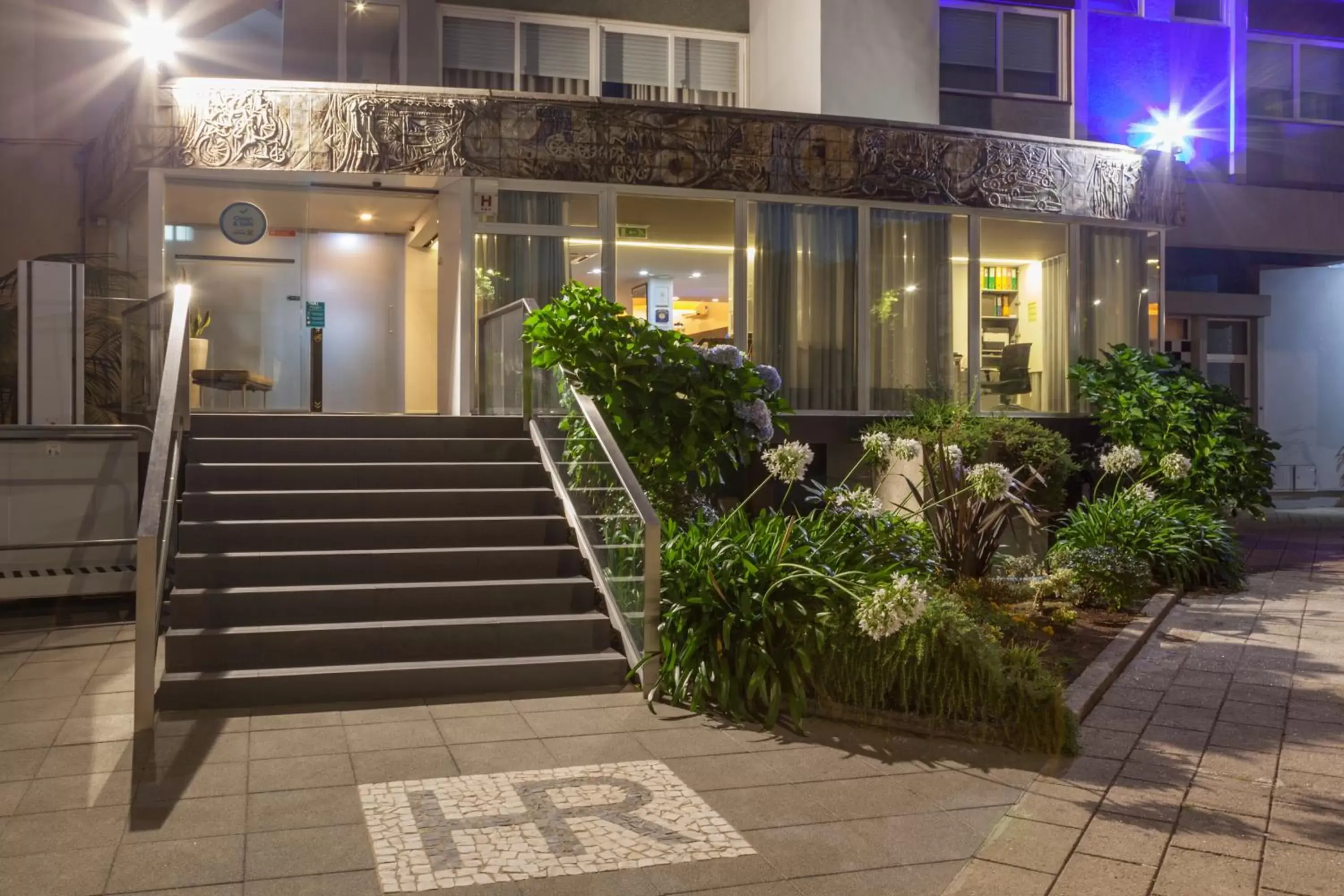 Facade/entrance, Property Building in Hotel Rali Viana