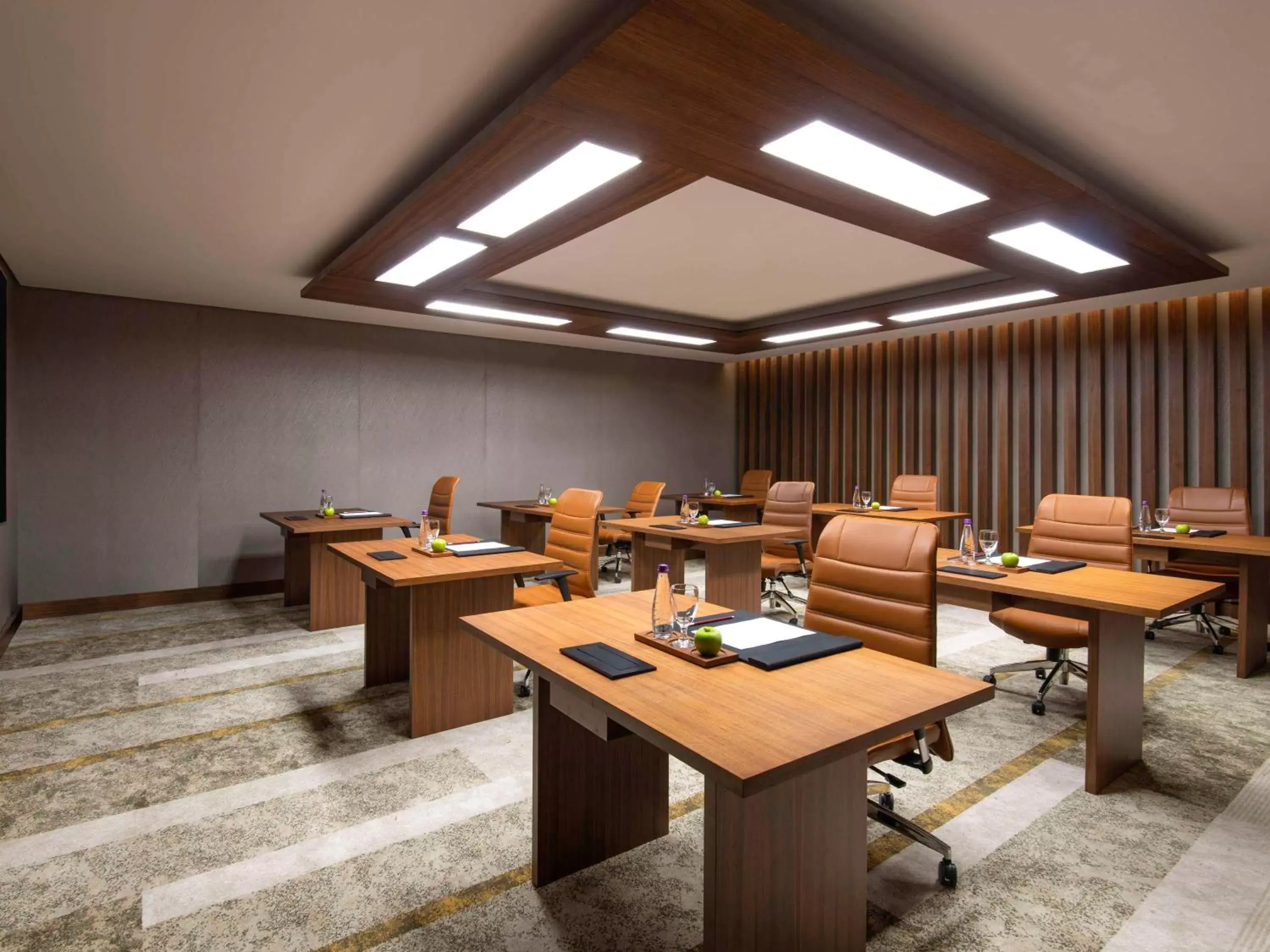 Meeting/conference room, Restaurant/Places to Eat in Swissotel Living Jeddah