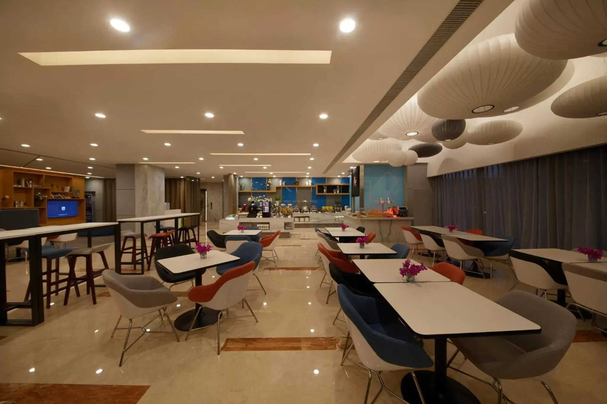 Restaurant/places to eat in Holiday Inn Express Zhengzhou Zhengdong by IHG Restaurant/places to eat in Holiday Inn Express Zhengzhou Zhengdong by IHG