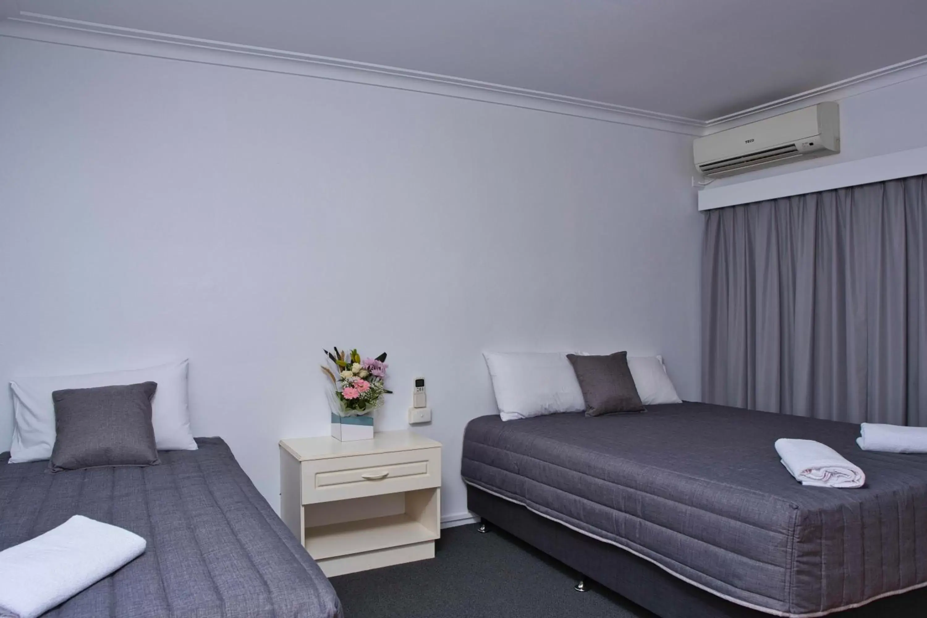 Bed in Leeton Centre Motel