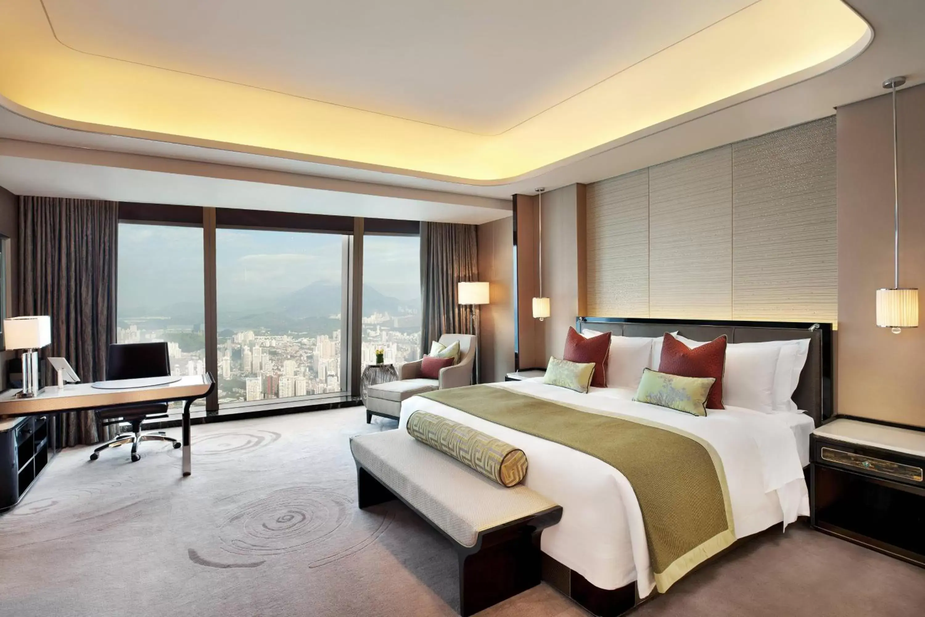 Photo of the whole room in The St. Regis Shenzhen