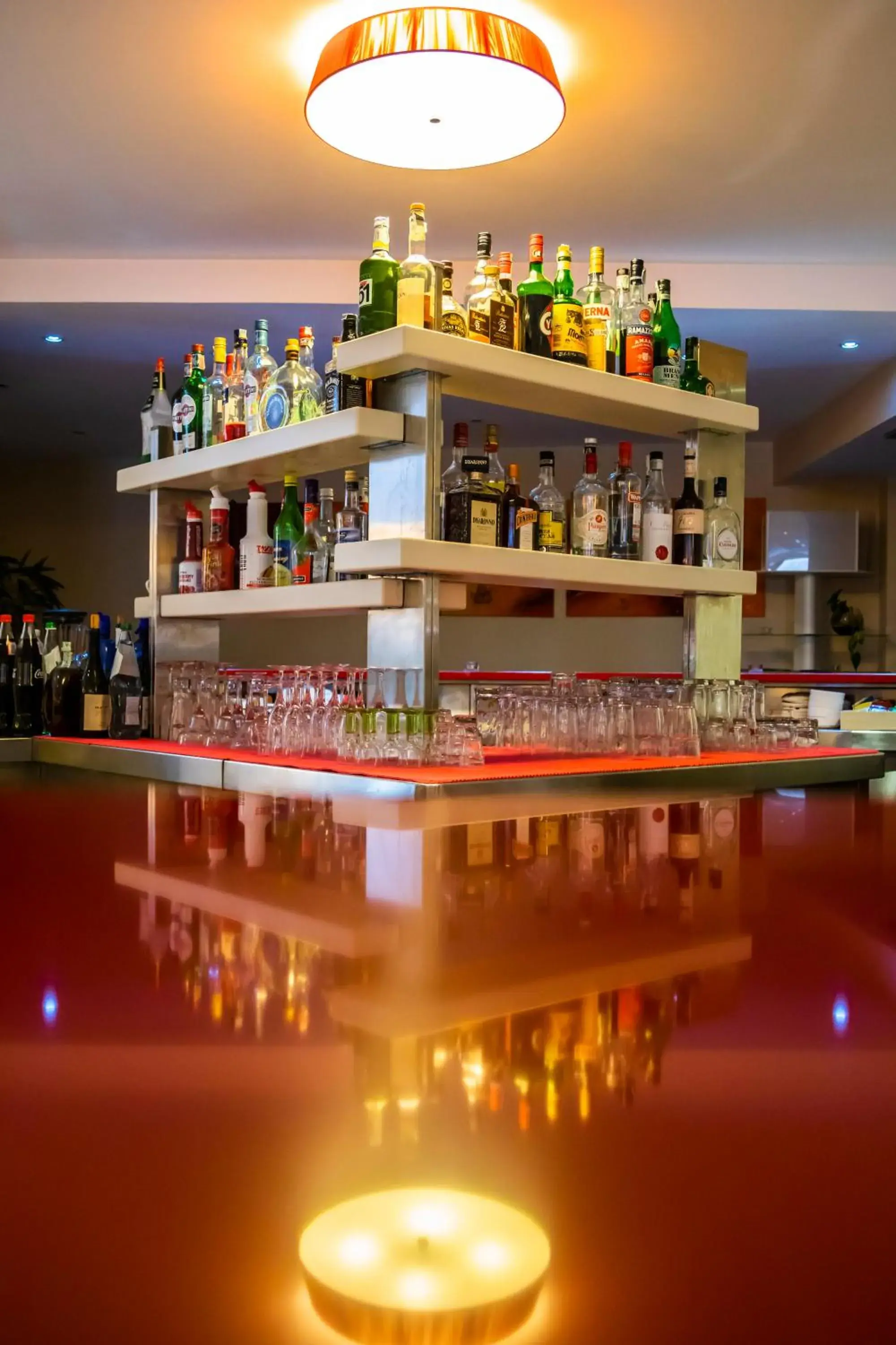 Restaurant/places to eat, Lounge/Bar in Hotel Tropis