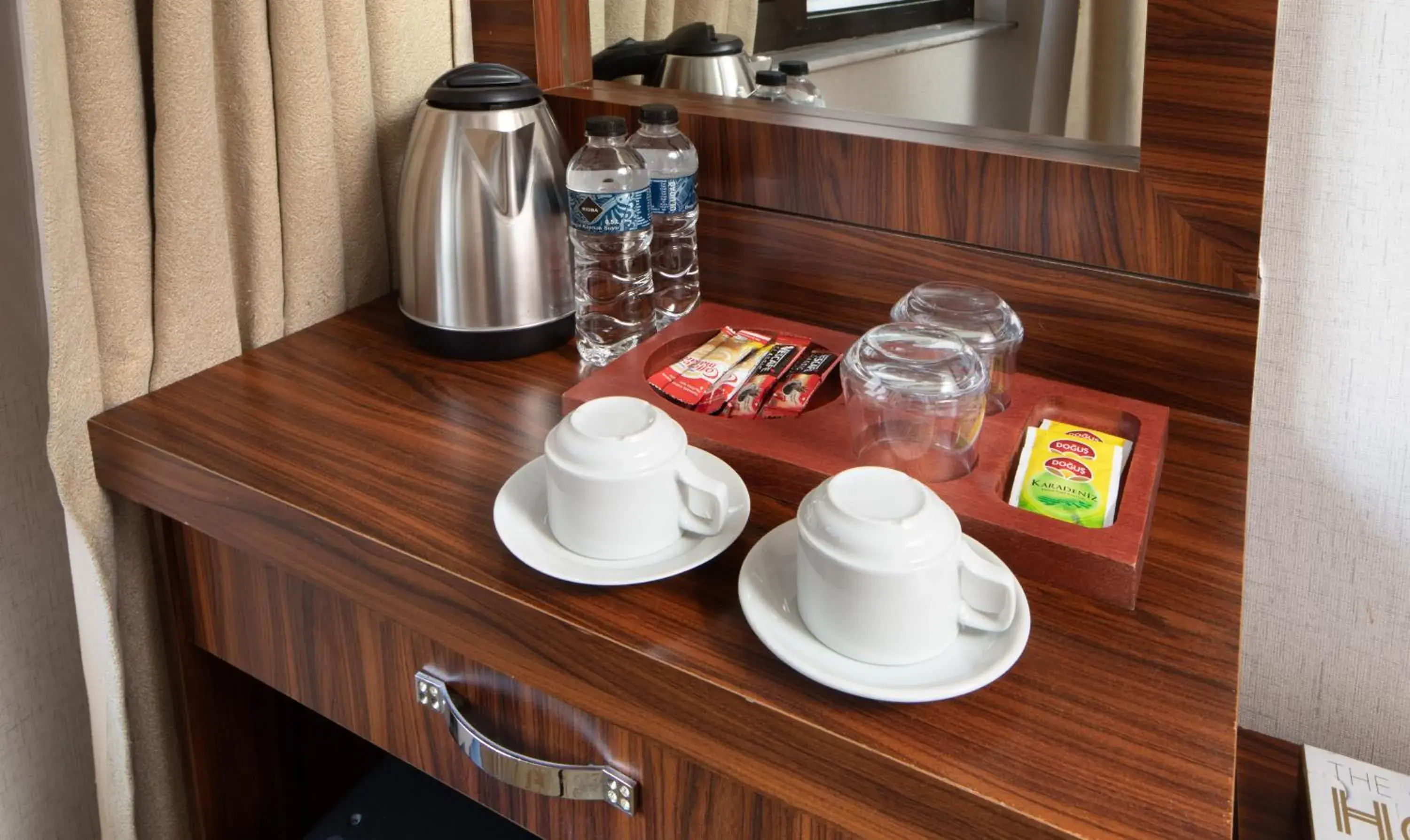 Coffee/tea facilities in Elan Hotel Istanbul Pera
