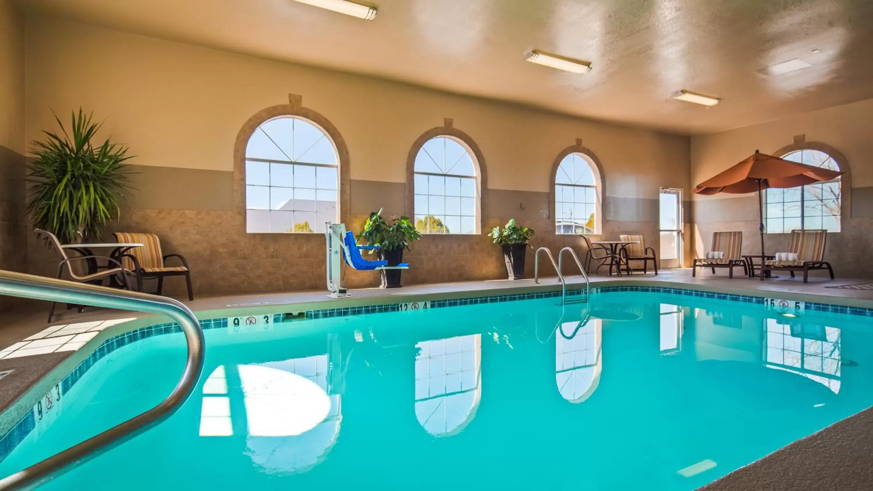 Swimming Pool in Best Western Plus Winslow Inn