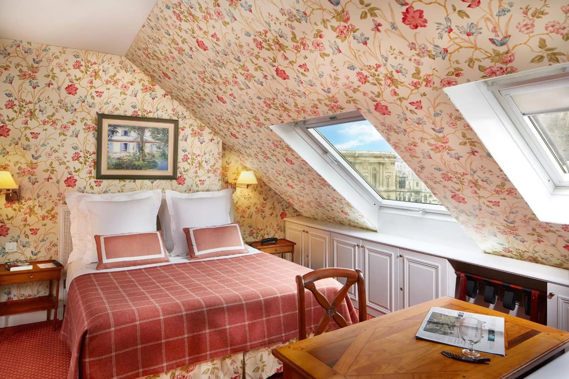 Bedroom, Bed in Relais Du Louvre