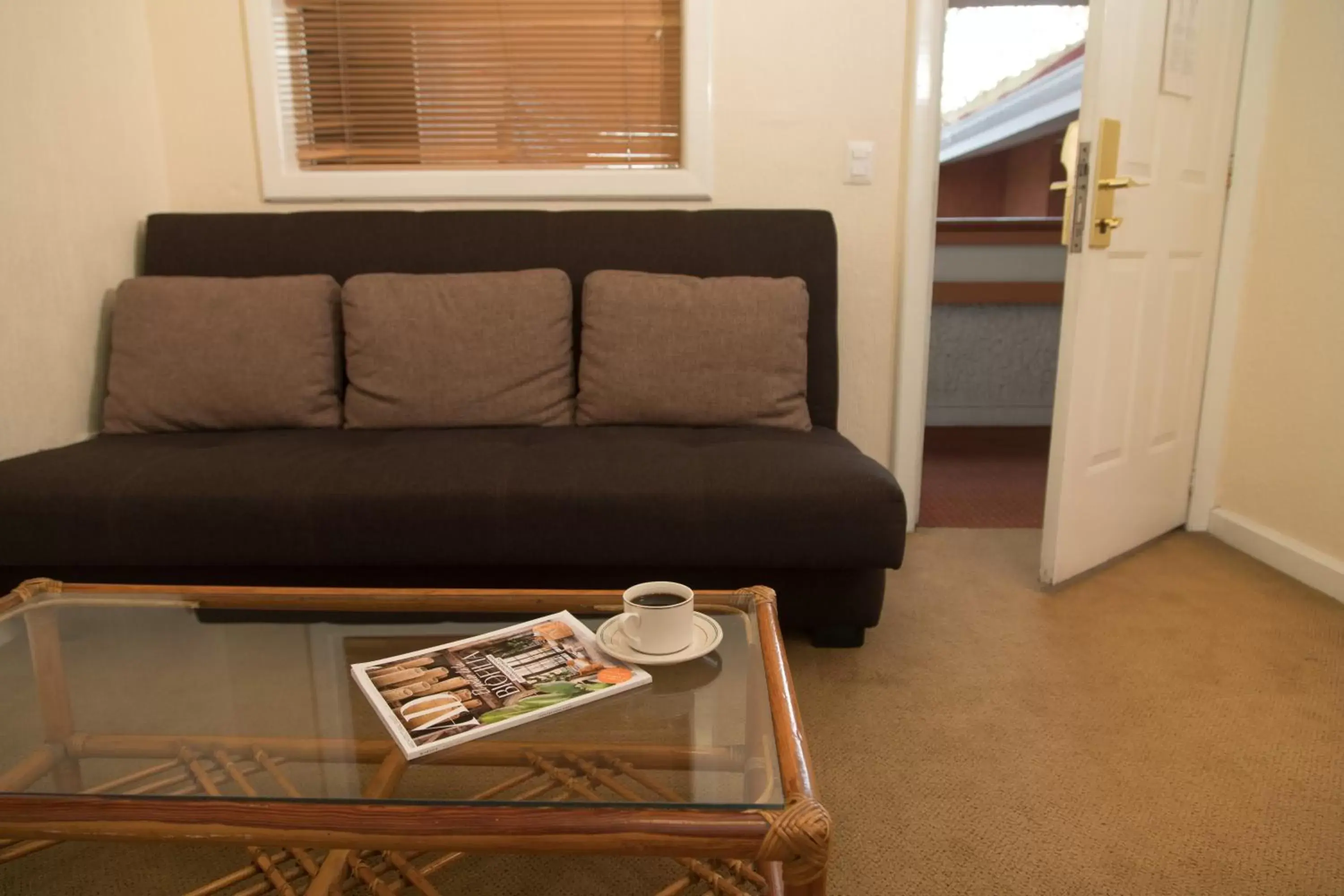 Living room, Seating Area in Country Plaza