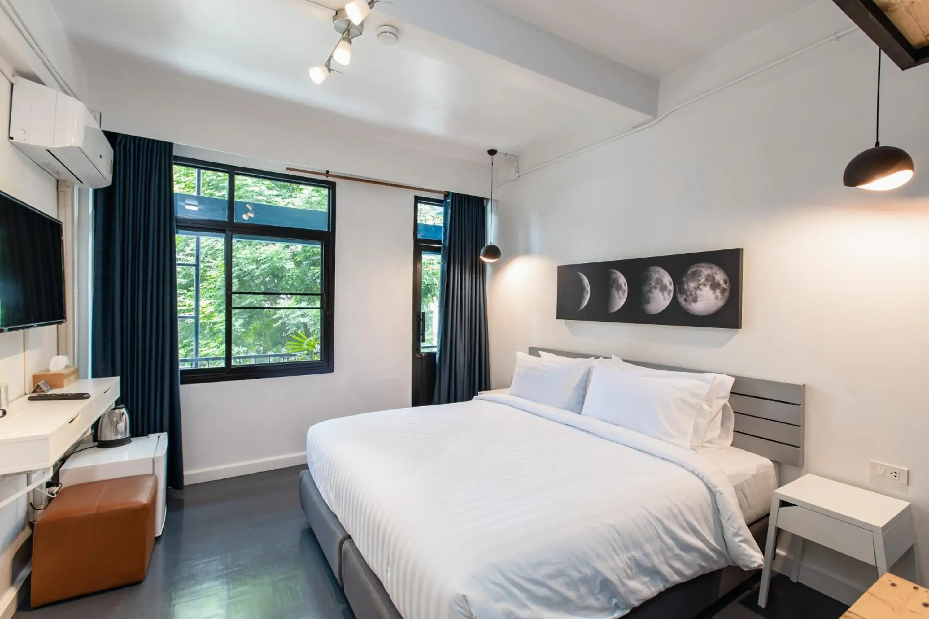 Bedroom, Bed in Every Surawong