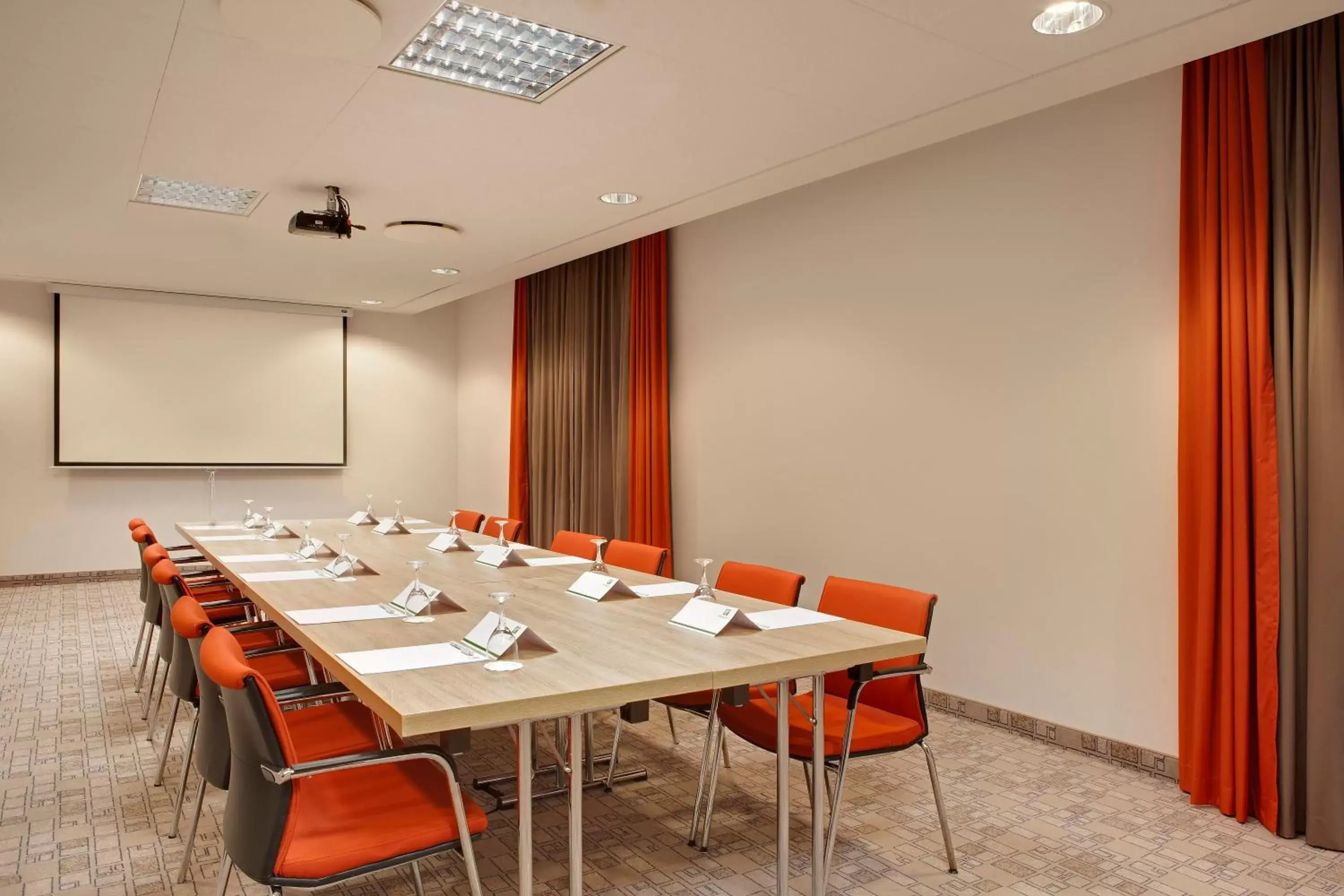 Meeting/conference room in Holiday Inn Berlin City East Side, an IHG Hotel