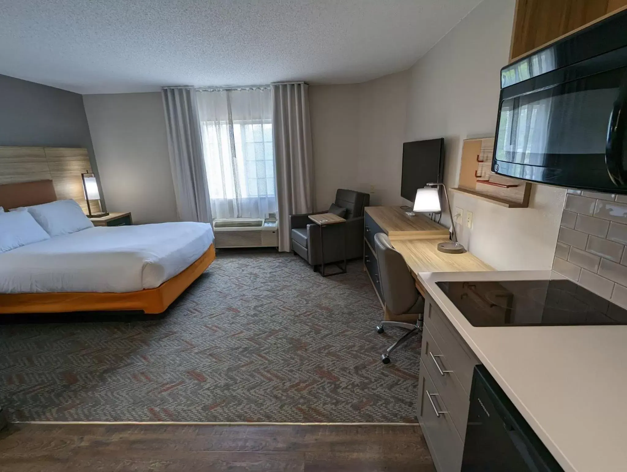 Photo of the whole room, TV/Entertainment Center in Candlewood Suites Wilson, an IHG Hotel