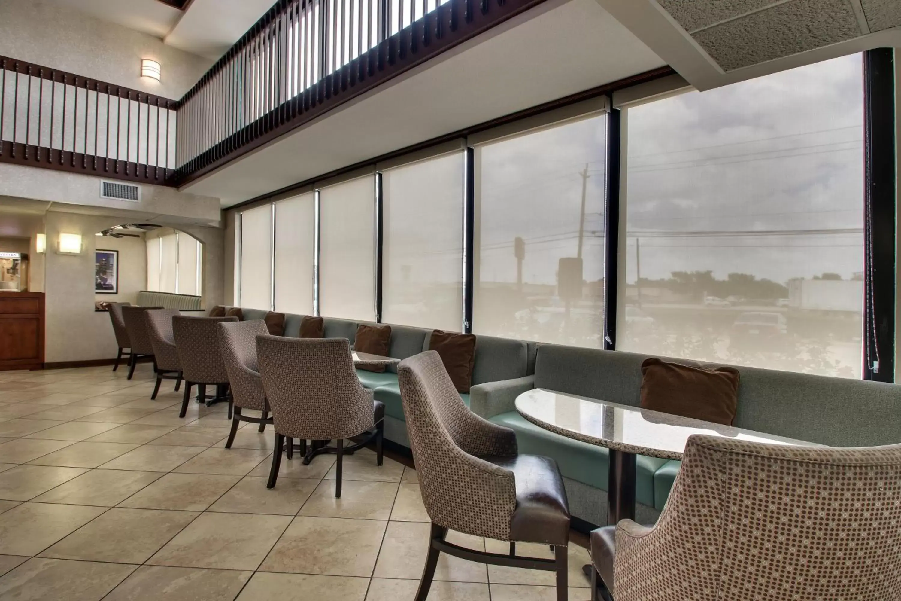 Restaurant/Places to Eat in GreenTree Hotel - Houston Hobby Airport