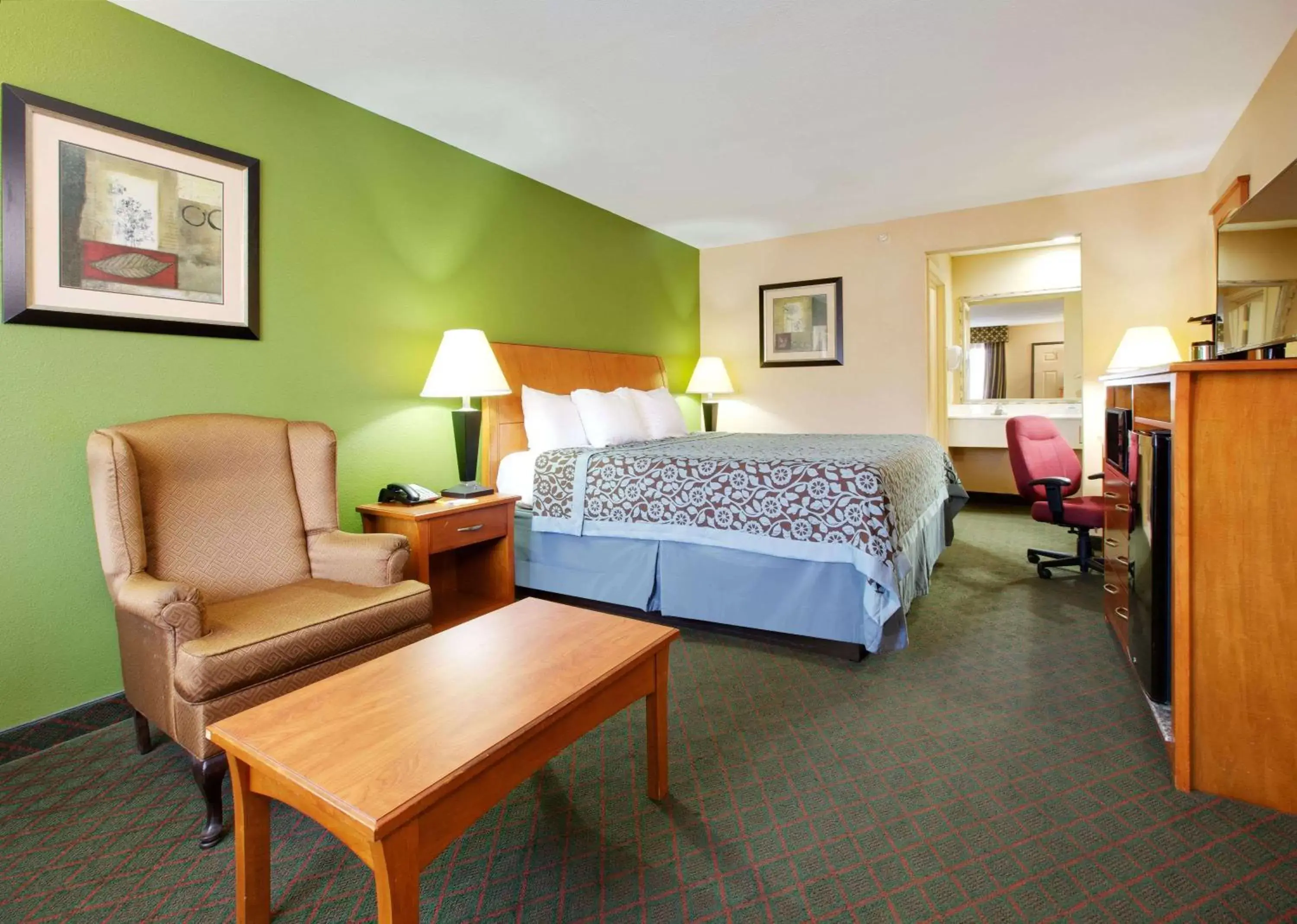 Photo of the whole room, Bed in Days Inn by Wyndham Fairfield