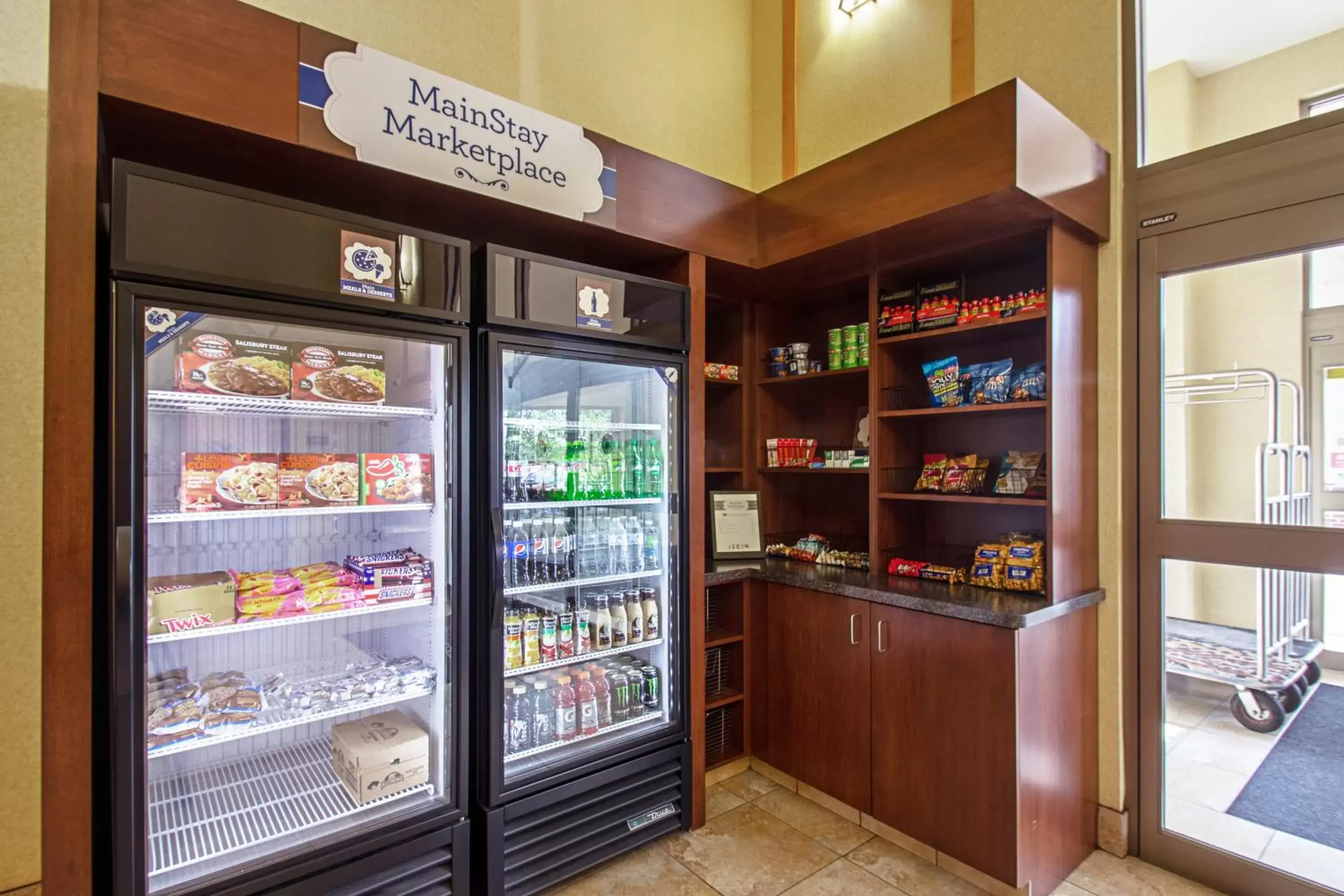 On-site shops, Supermarket/Shops in MainStay Suites Extended Stay Hotel Madison East