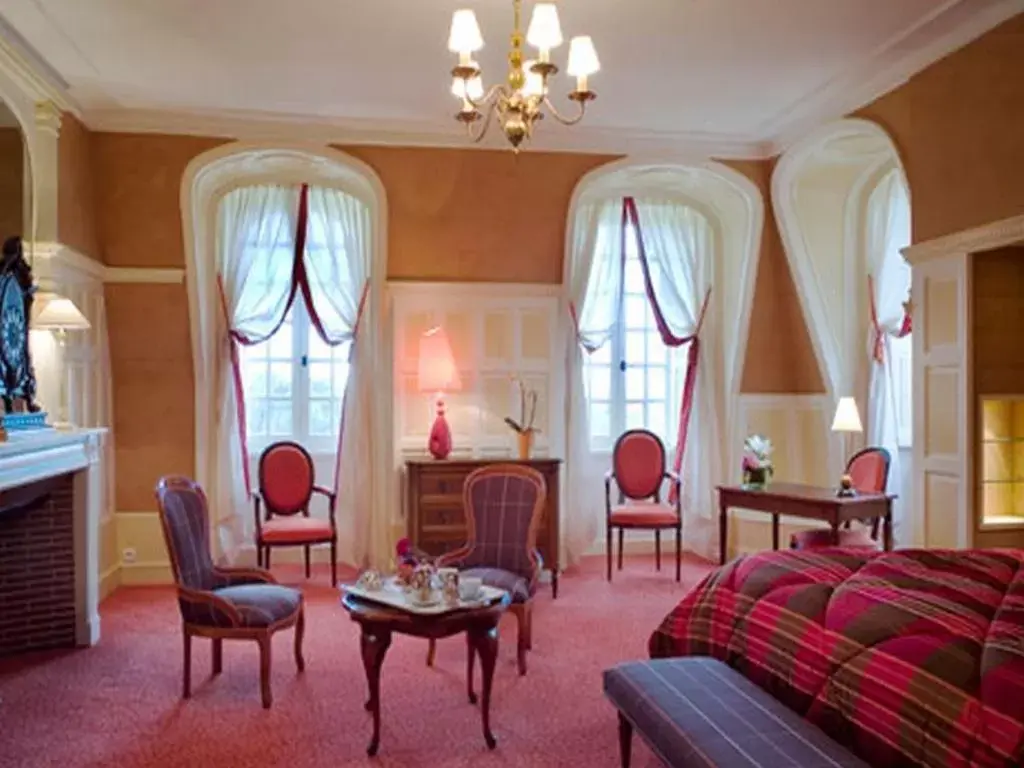 Photo of the whole room, Seating Area in Chateau de Beaulieu et Magnolia Spa, The Originals Relais (Relais du Silence)