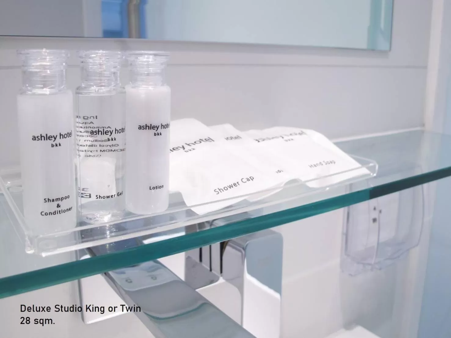 Toilet in ashley hotel bkk