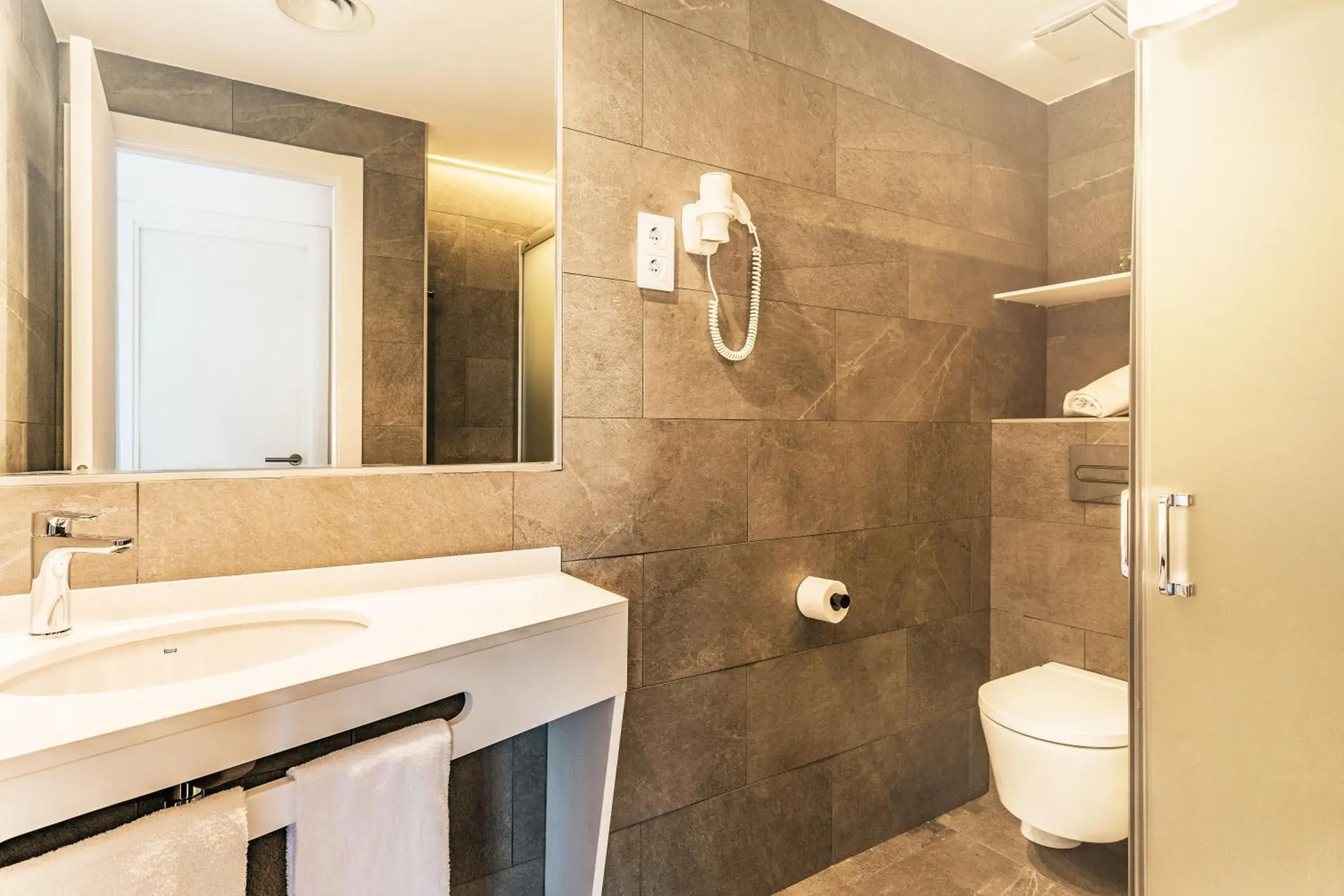 Bathroom in Apartamentos Sunway Apollo