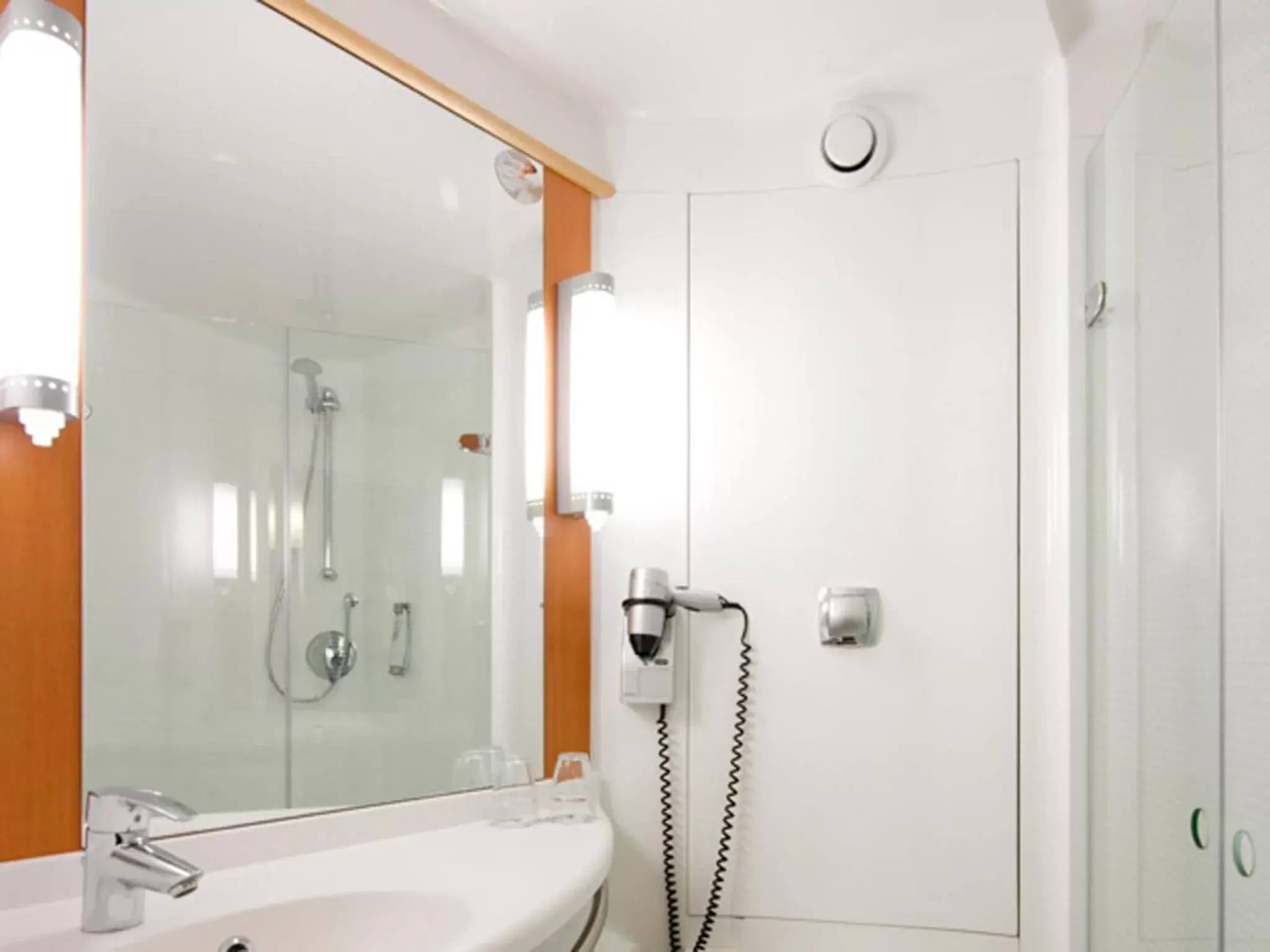 Shower, Bathroom in ibis Stuttgart Airport Messe