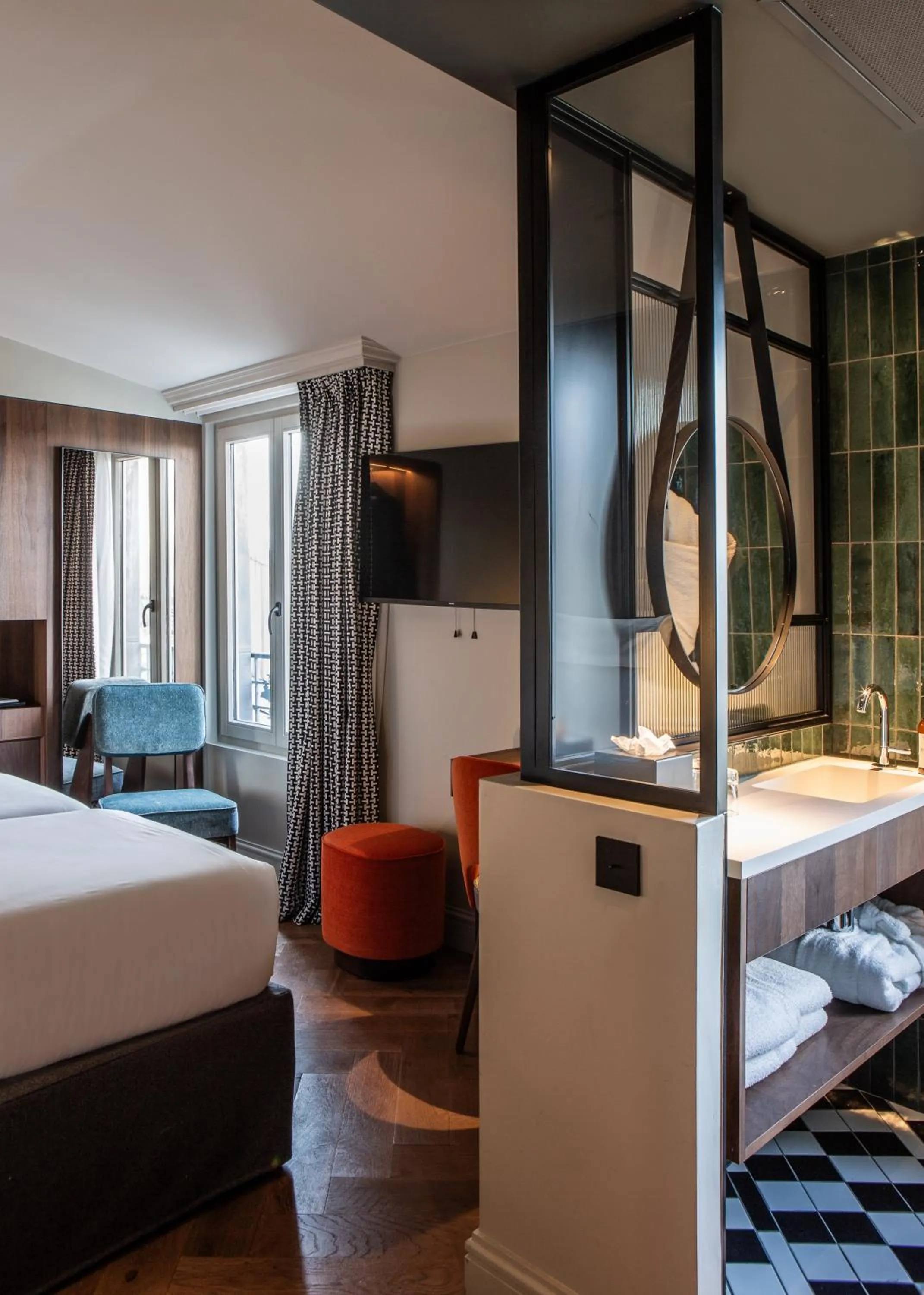 Bed in ibis Styles Paris Gare du Nord TGV