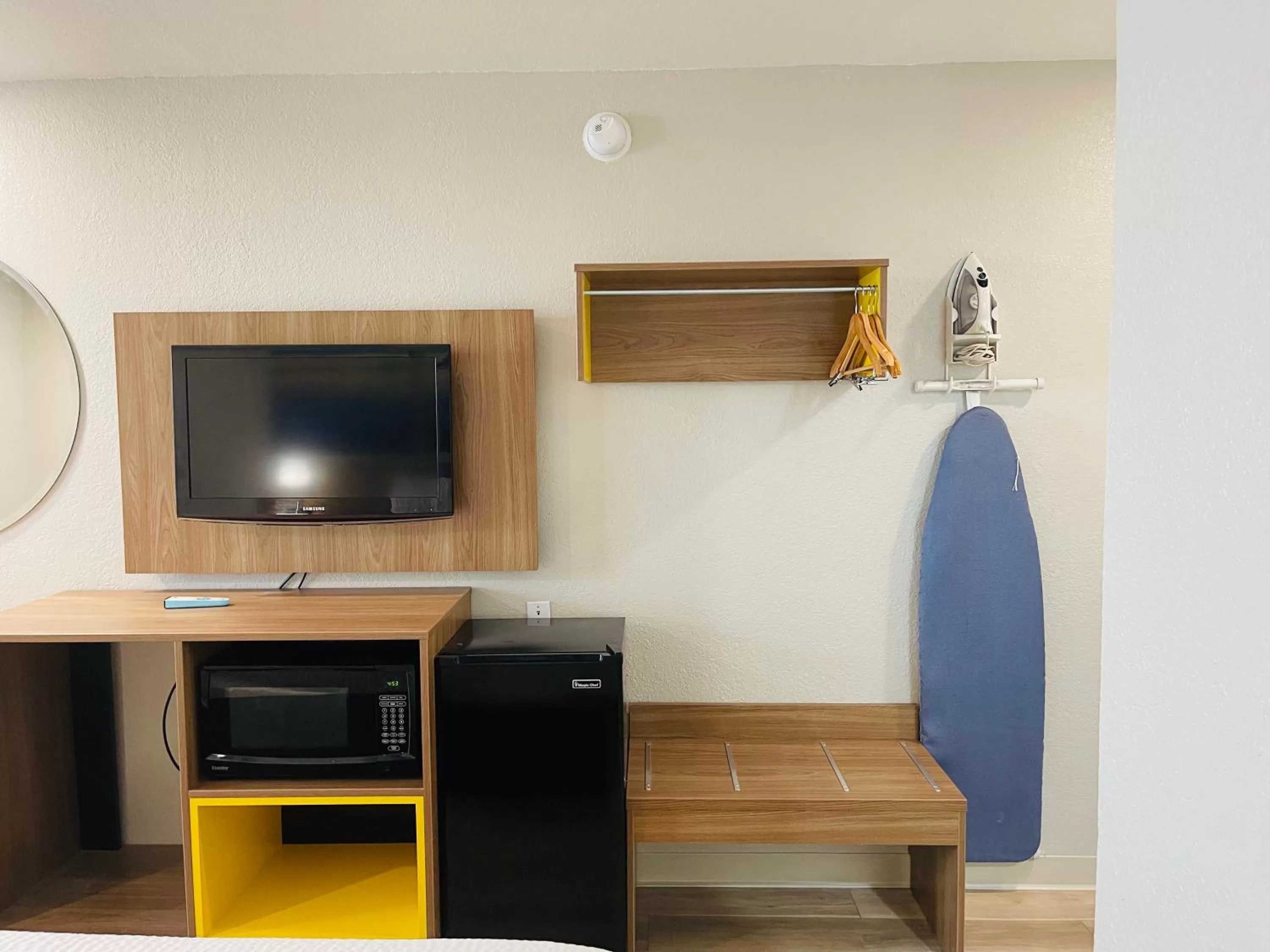 TV and multimedia in Days Inn by Wyndham Killeen Fort Hood