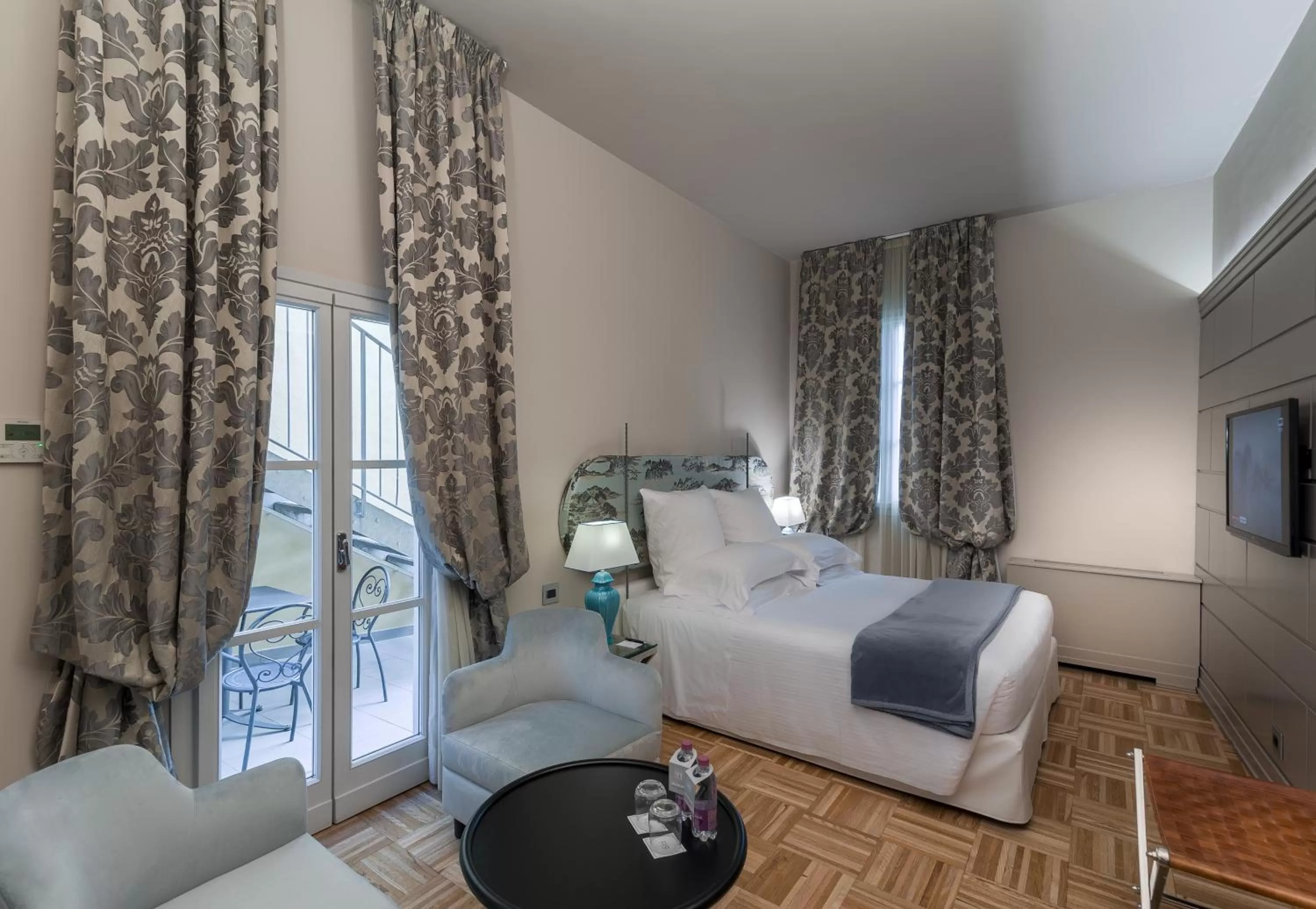 Bedroom, Bed in Hotel Number Nine