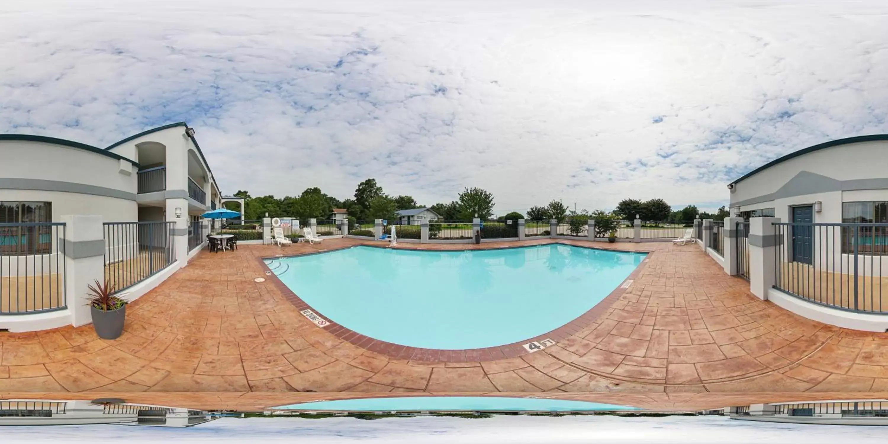 Pool view, Swimming Pool in Quality Inn Carthage