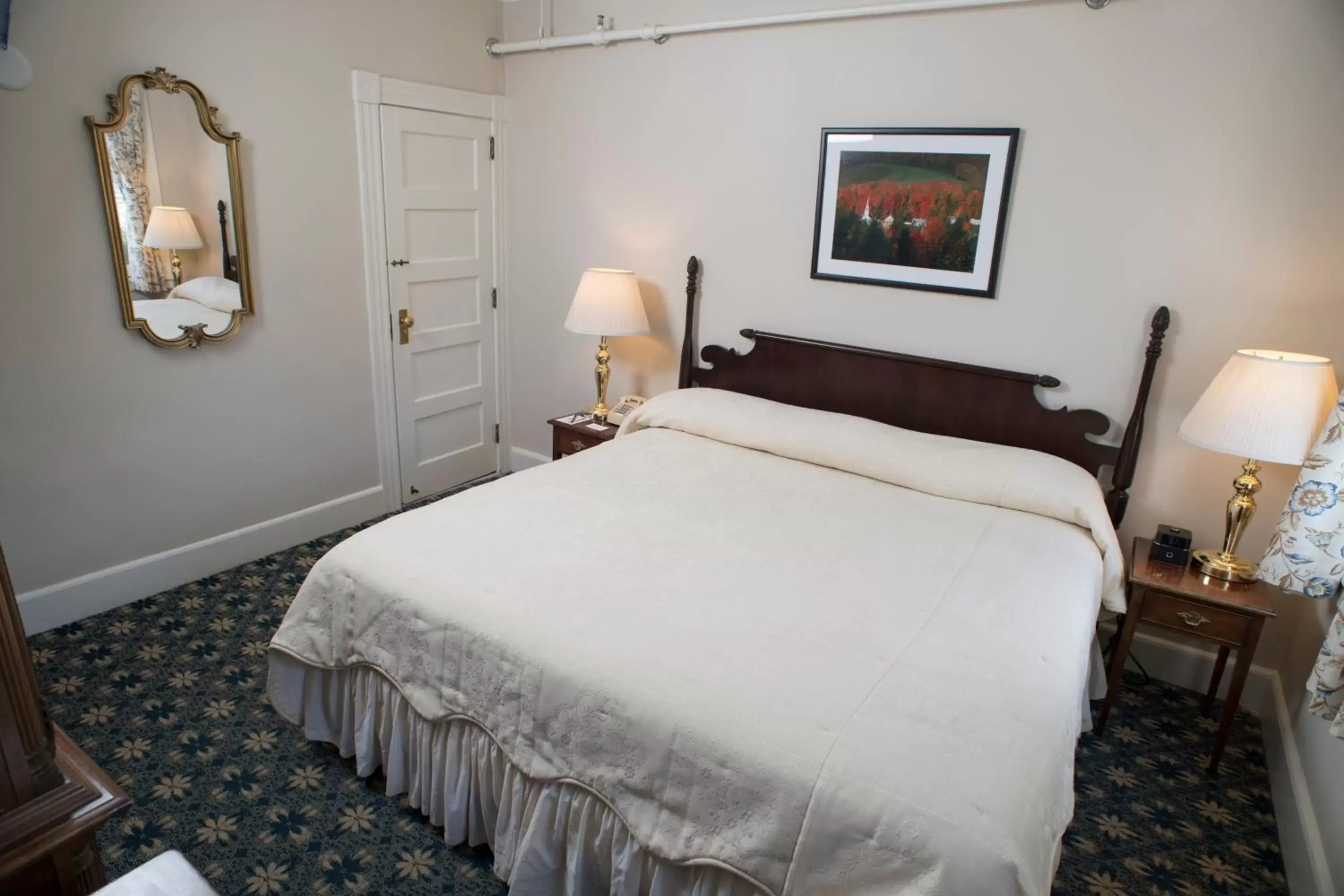 Bedroom, Bed in Middlebury Inn