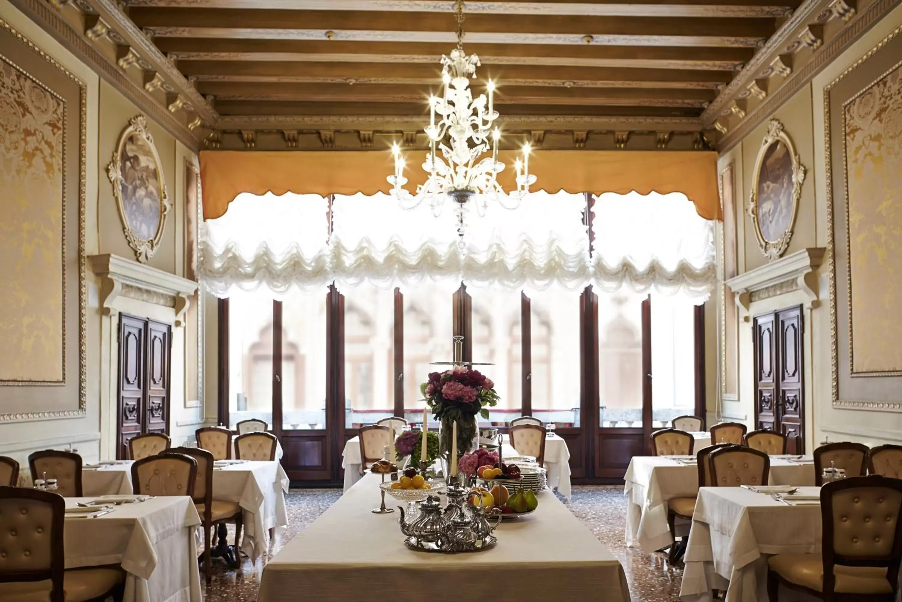 Buffet breakfast, Restaurant/Places to Eat in Palazzo Paruta & Wellness Suites