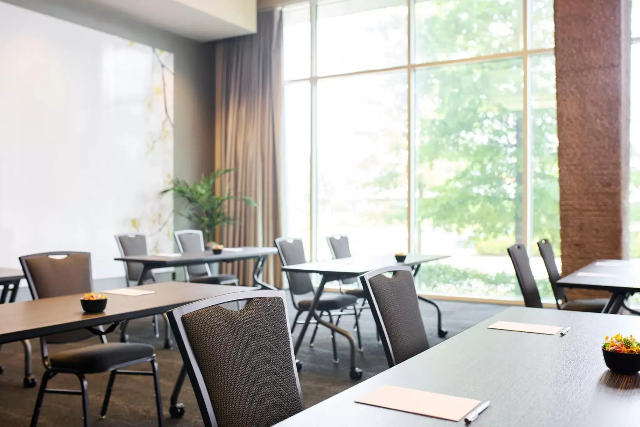 Meeting/conference room, Restaurant/Places to Eat in Archer Hotel Falls Church