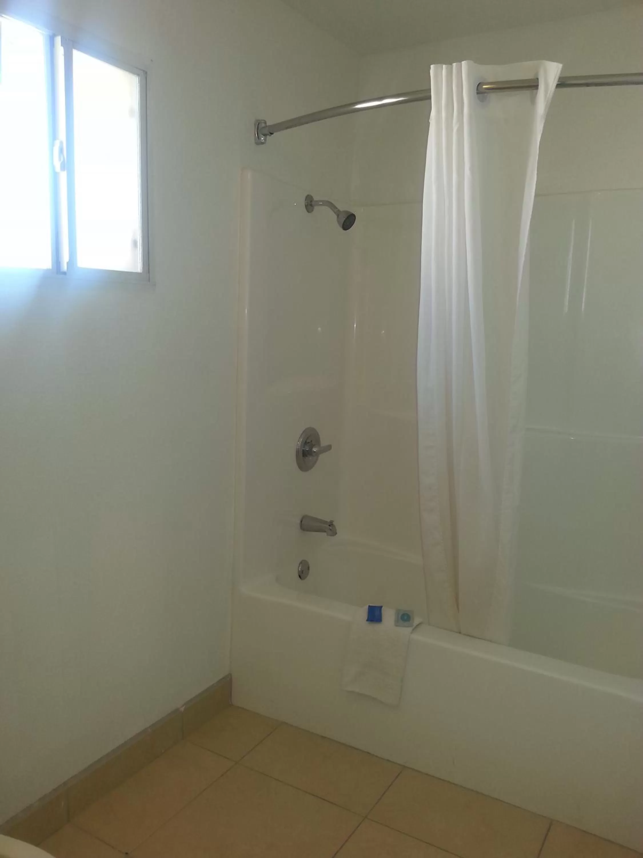 Photo of the whole room in Budget Inn